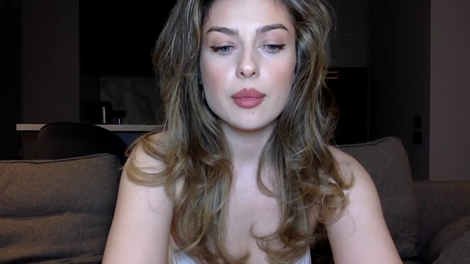 Gallery image thumbnail from SindiMoon's myfreecams stream on, 07/10/2025, 21:53 image 16 of 20