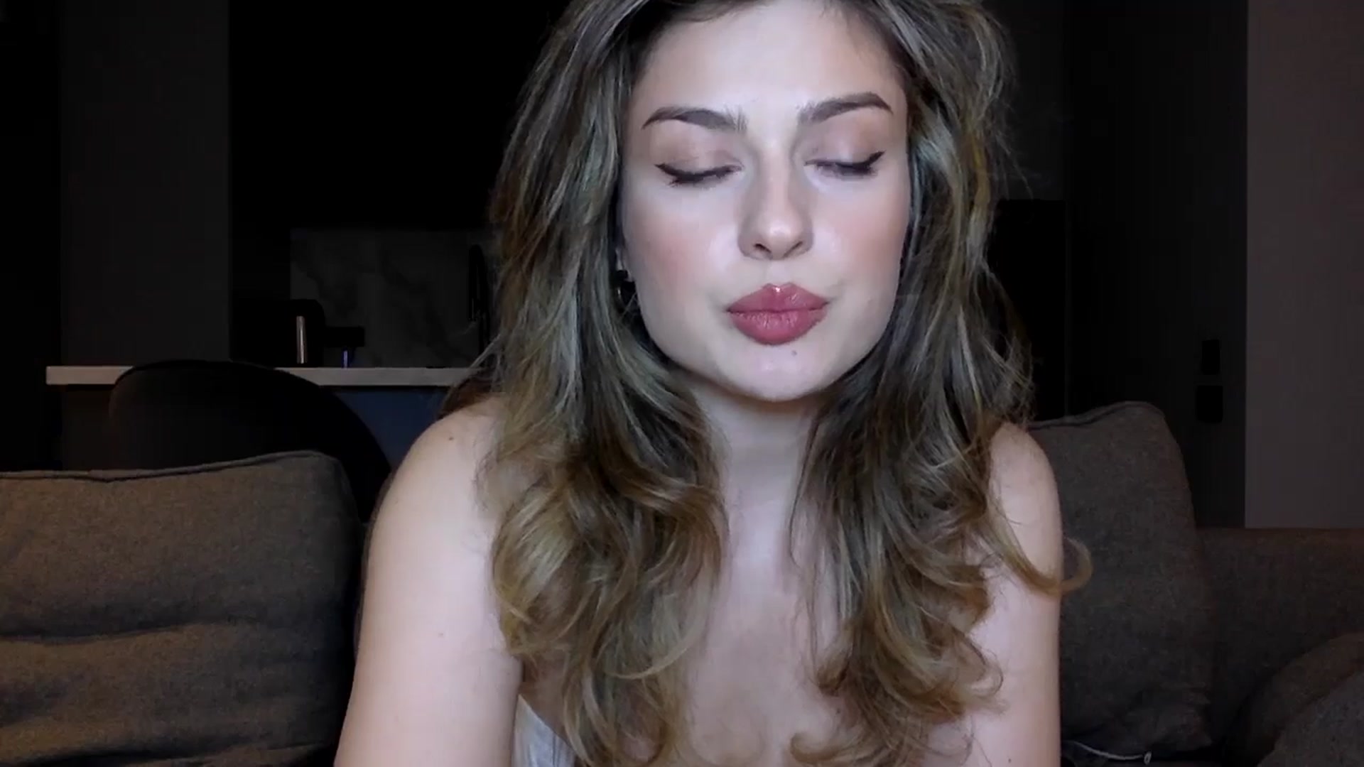 Gallery image thumbnail from SindiMoon's myfreecams stream on, 07/10/2025, 21:53 image 14 of 20