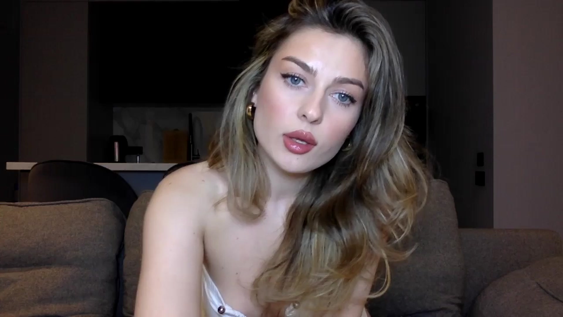 Gallery image thumbnail from SindiMoon's myfreecams stream on, 07/11/2025, 21:19 image 4 of 20