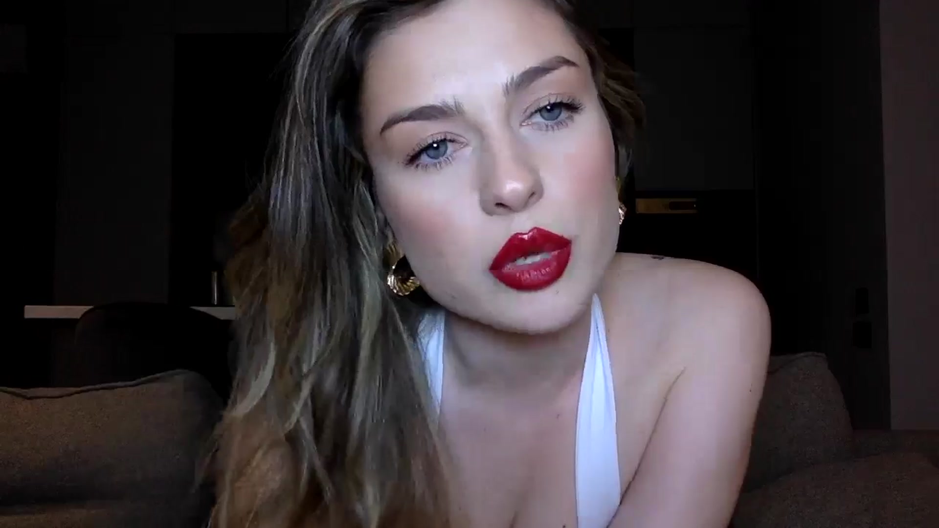 Gallery image thumbnail from SindiMoon's myfreecams stream on, 07/19/2025, 23:54 image 15 of 20
