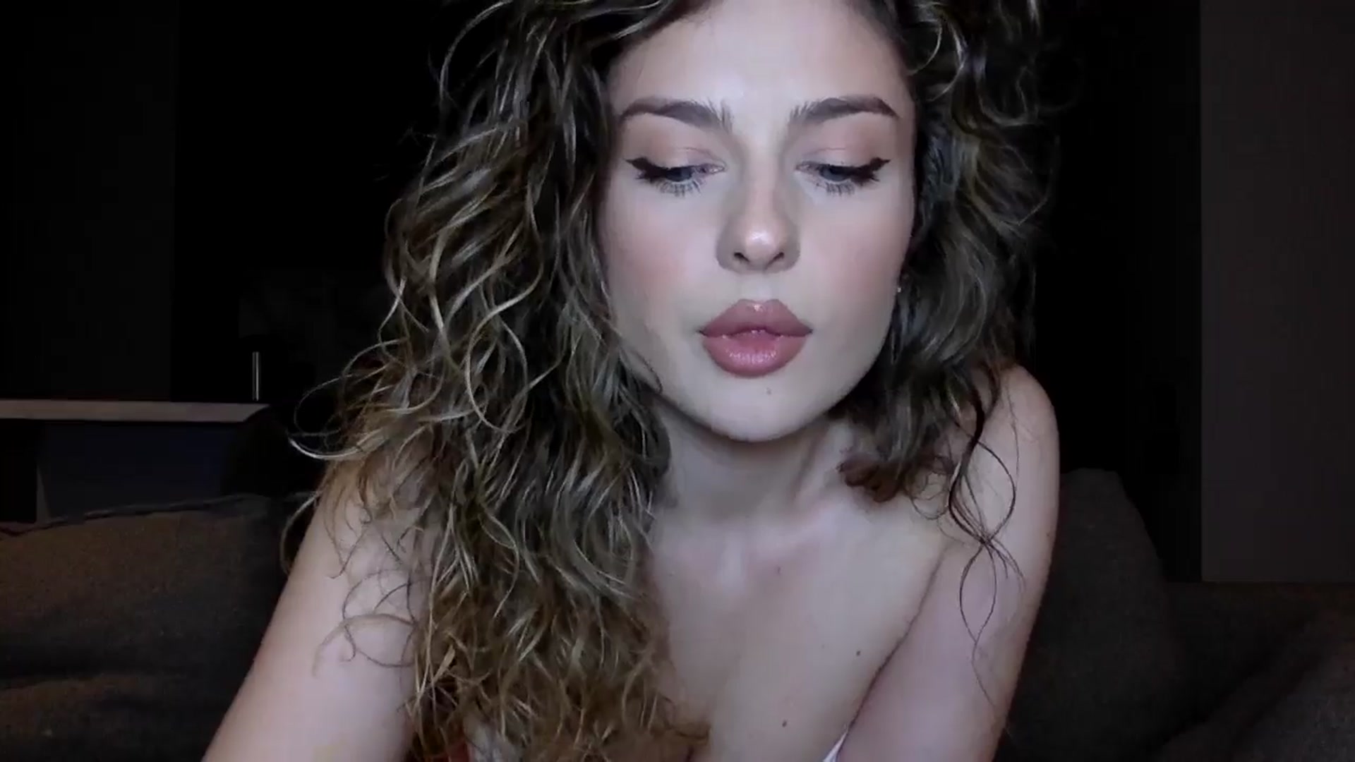 Gallery image thumbnail from SindiMoon's myfreecams stream on, 07/25/2025, 23:20 image 12 of 20