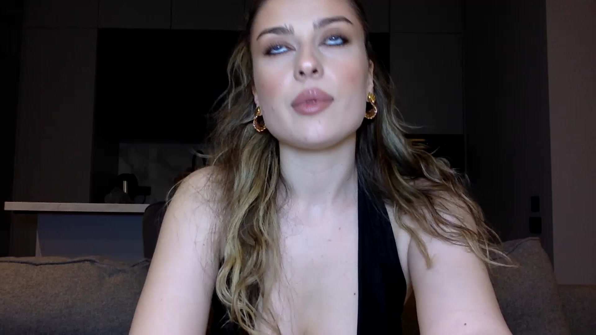 Gallery image thumbnail from SindiMoon's myfreecams stream on, 07/31/2025, 22:41 image 12 of 20