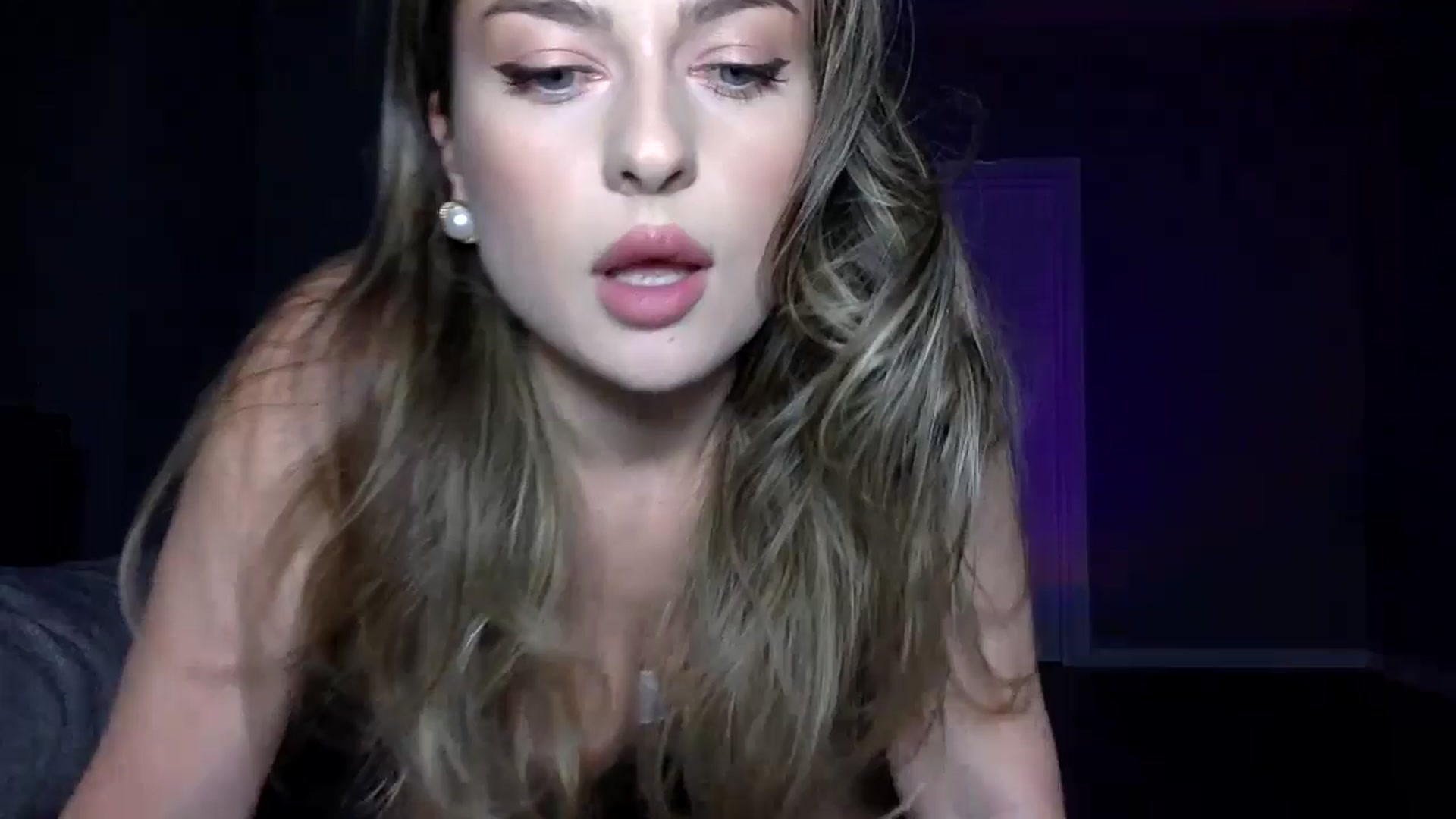 Gallery image thumbnail from SindiMoon's myfreecams stream on, 09/14/2025, 17:42 image 6 of 20