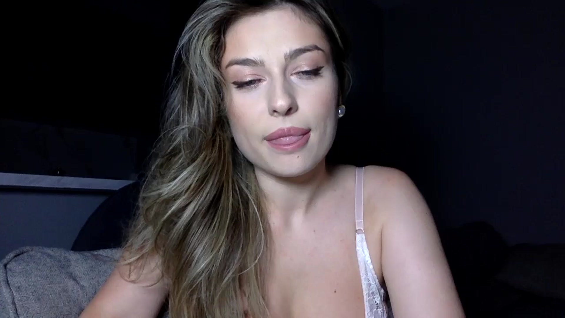 Gallery image thumbnail from SindiMoon's myfreecams stream on, 09/14/2025, 22:25 image 4 of 20