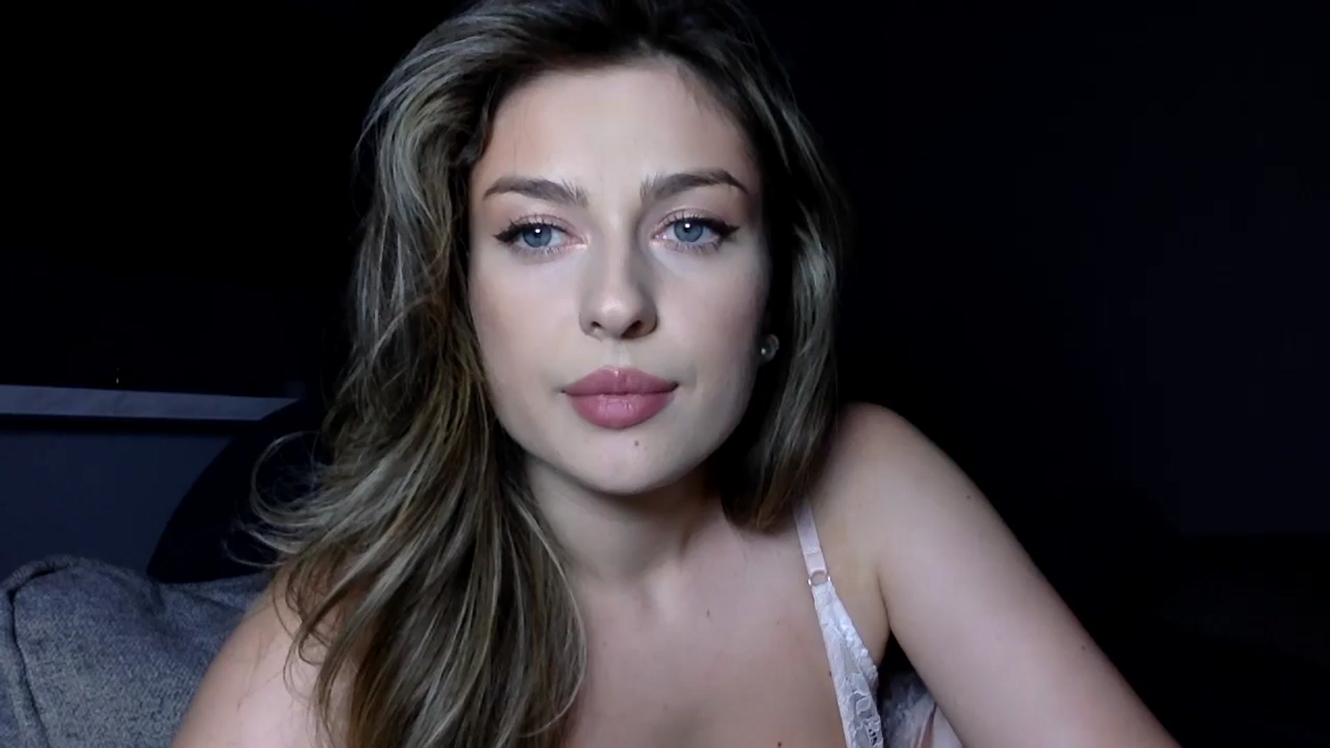 Gallery image thumbnail from SindiMoon's myfreecams stream on, 09/14/2025, 22:25 image 3 of 20