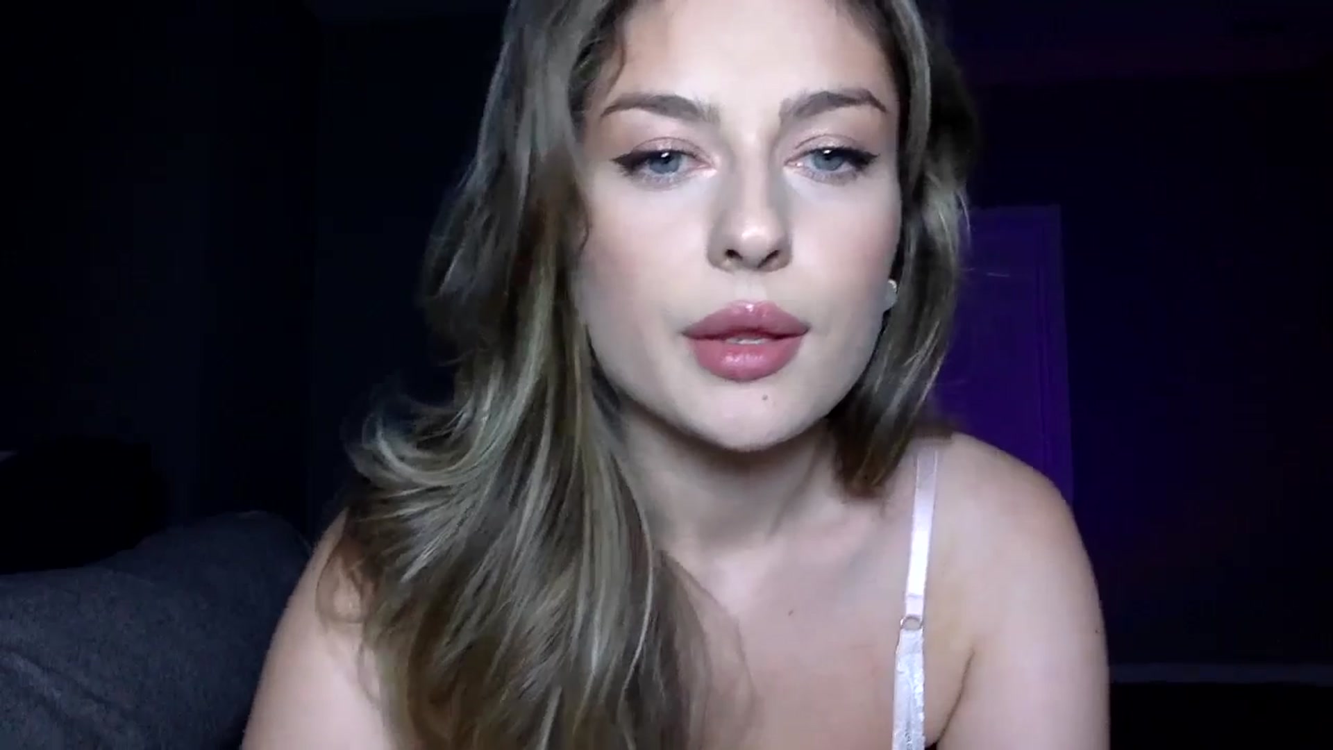 Gallery image thumbnail from SindiMoon's myfreecams stream on, 09/14/2025, 22:25 image 7 of 20
