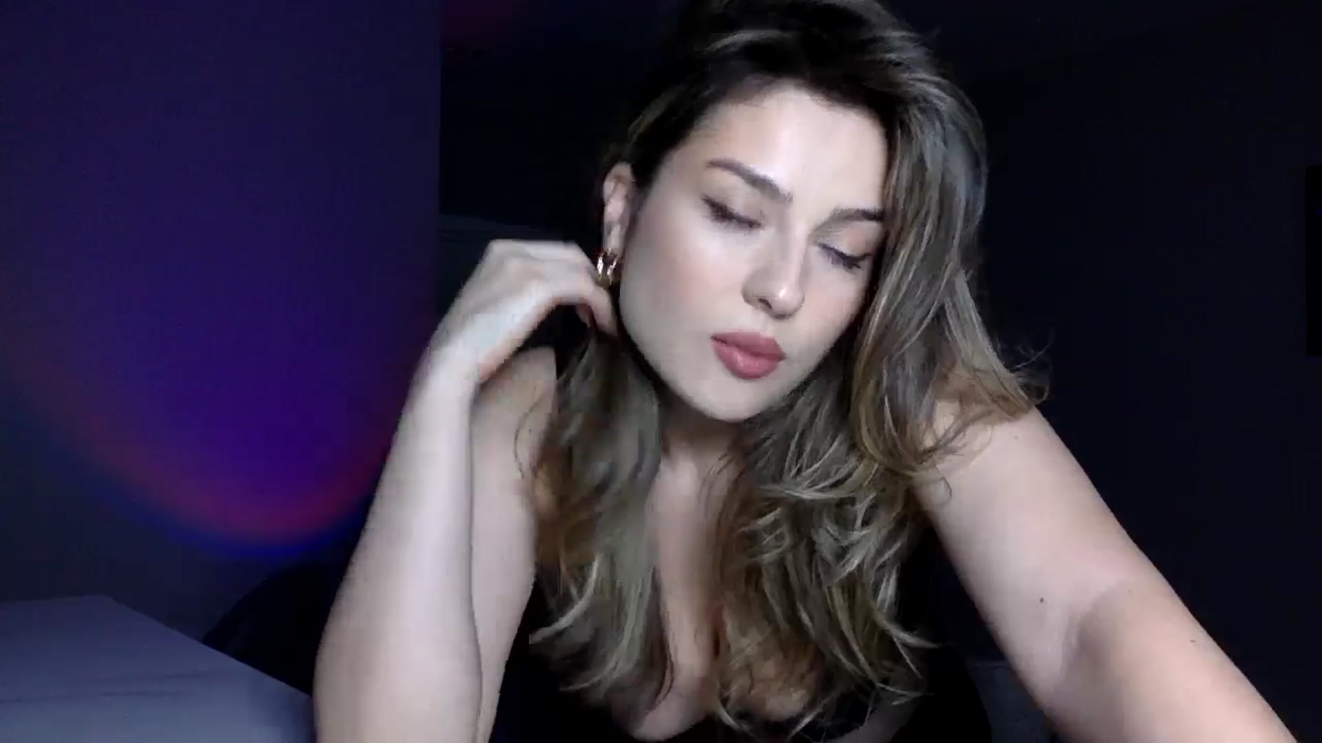 Gallery image thumbnail from SindiMoon's myfreecams stream on, 10/01/2025, 11:26 image 10 of 20