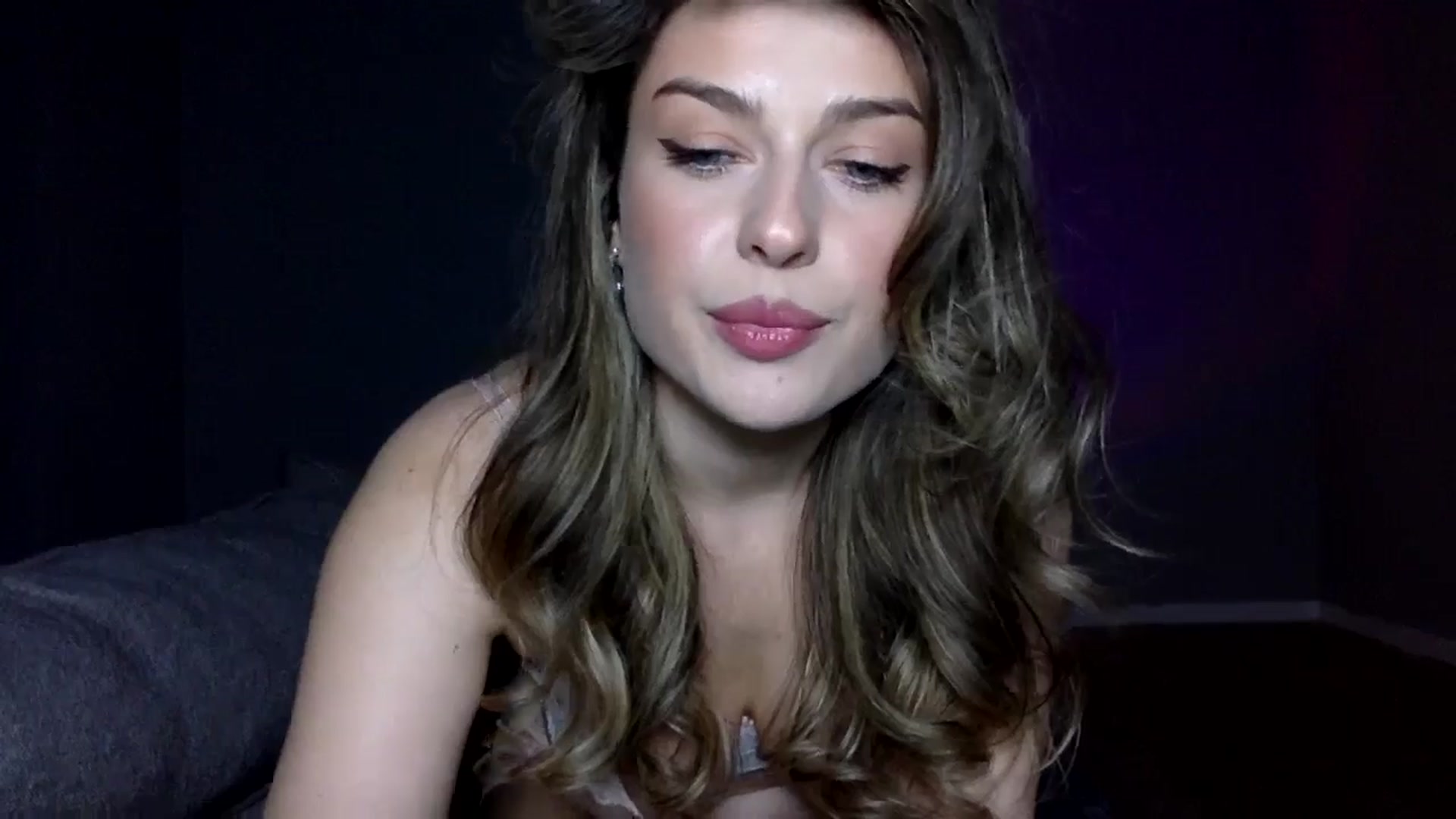 Gallery image thumbnail from SindiMoon's myfreecams stream on, 10/24/2025, 22:50 image 13 of 20