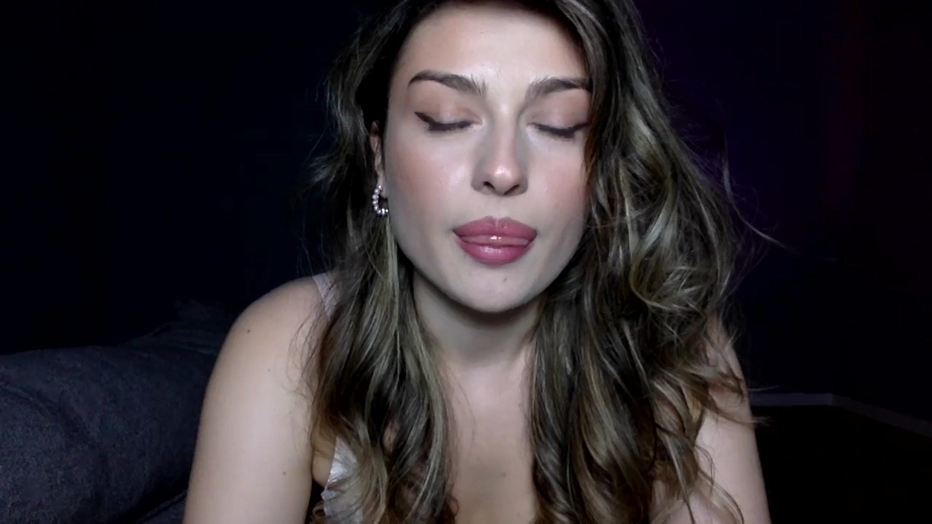 Gallery image thumbnail from SindiMoon's myfreecams stream on, 10/24/2025, 22:50 image 8 of 20