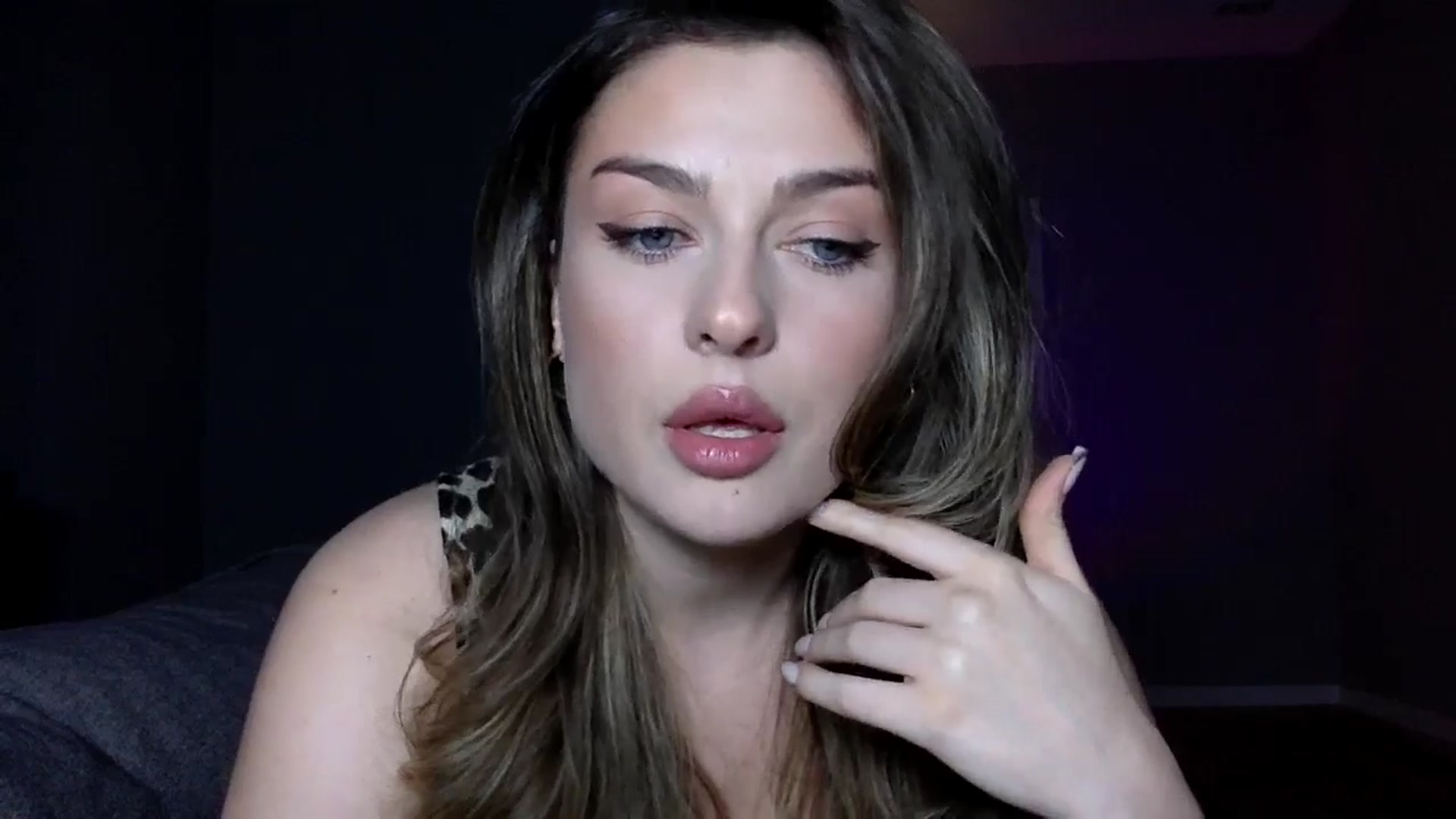 Gallery image thumbnail from SindiMoon's myfreecams stream on, 11/14/2025, 20:41 image 17 of 20