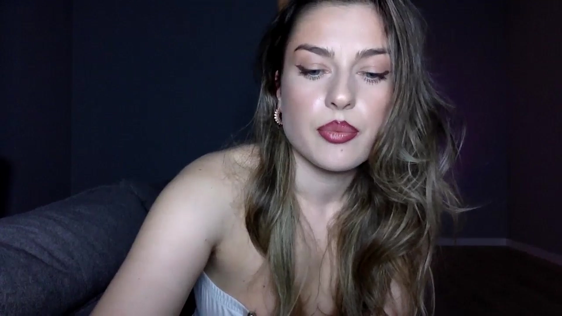 Gallery image thumbnail from SindiMoon's myfreecams stream on, 11/16/2025, 14:54 image 4 of 20