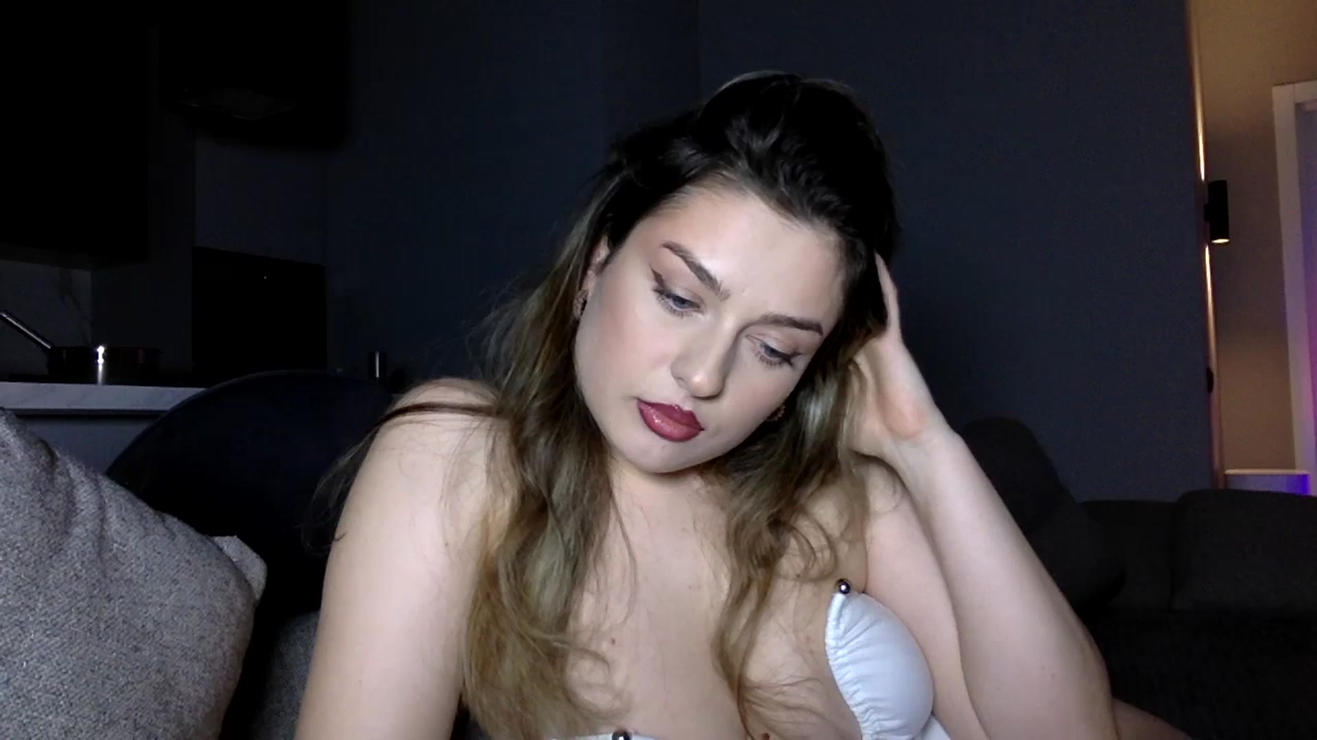 Gallery image thumbnail from SindiMoon's myfreecams stream on, 11/16/2025, 21:36 image 16 of 20