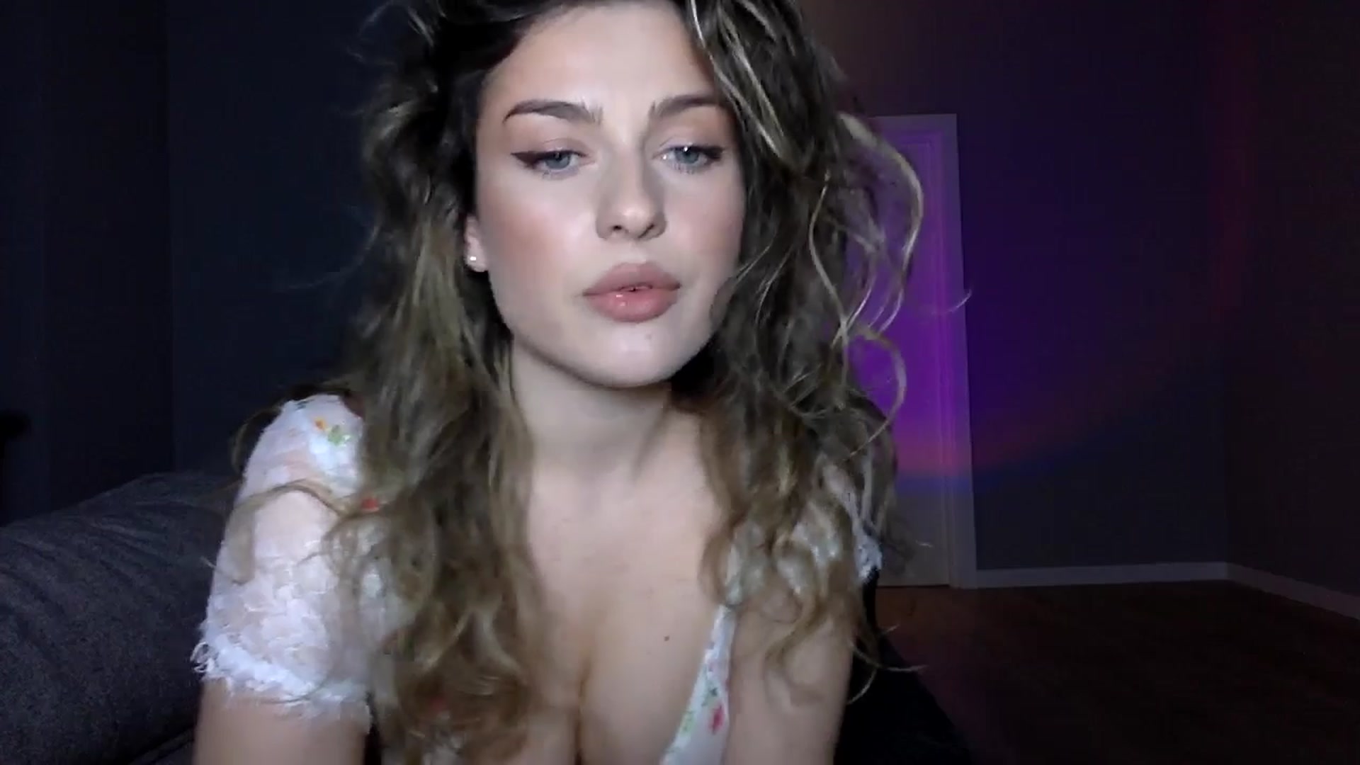 Gallery image thumbnail from SindiMoon's myfreecams stream on, 11/22/2025, 16:50 image 18 of 20