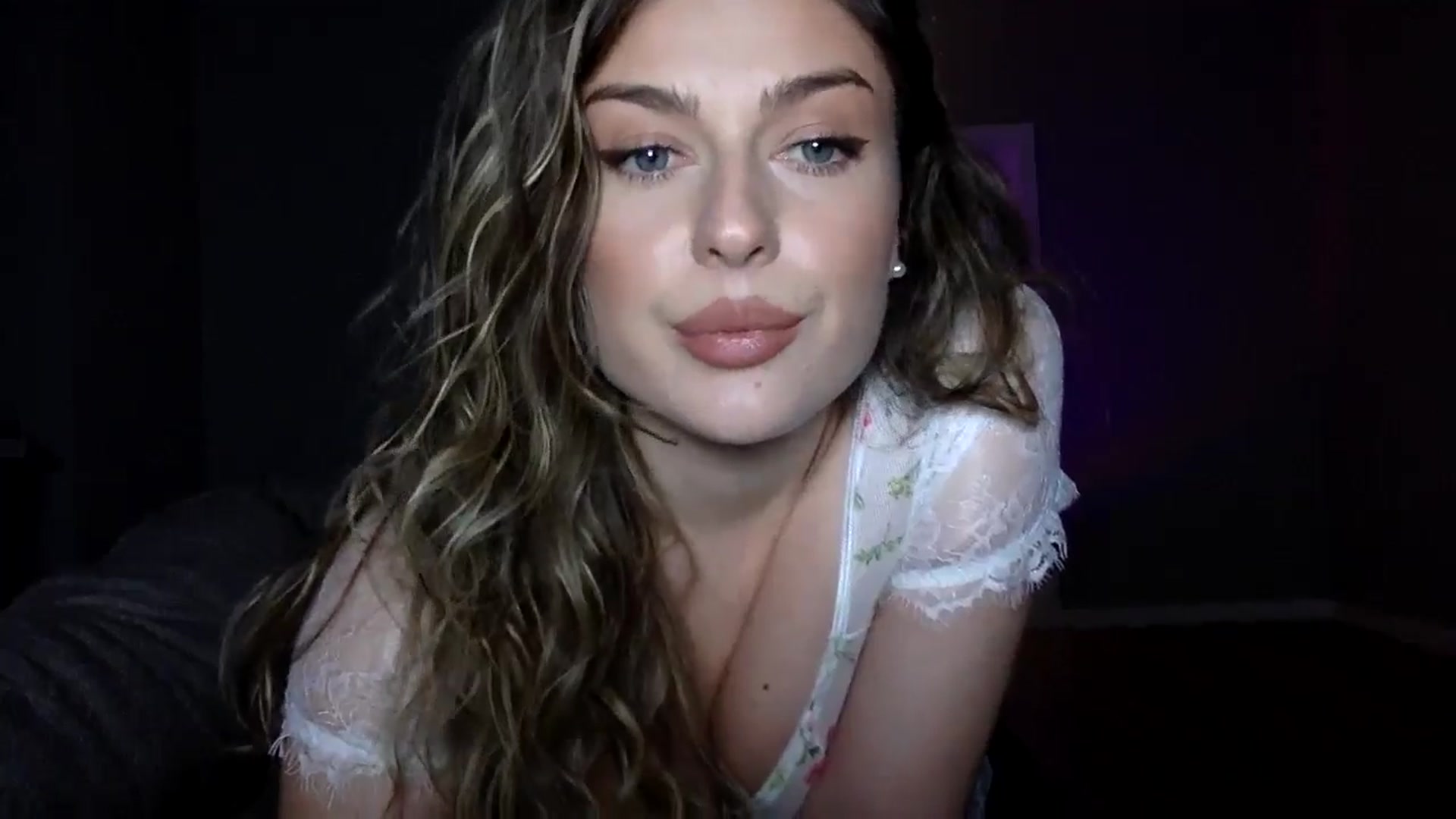 Gallery image thumbnail from SindiMoon's myfreecams stream on, 11/22/2025, 18:54 image 8 of 20