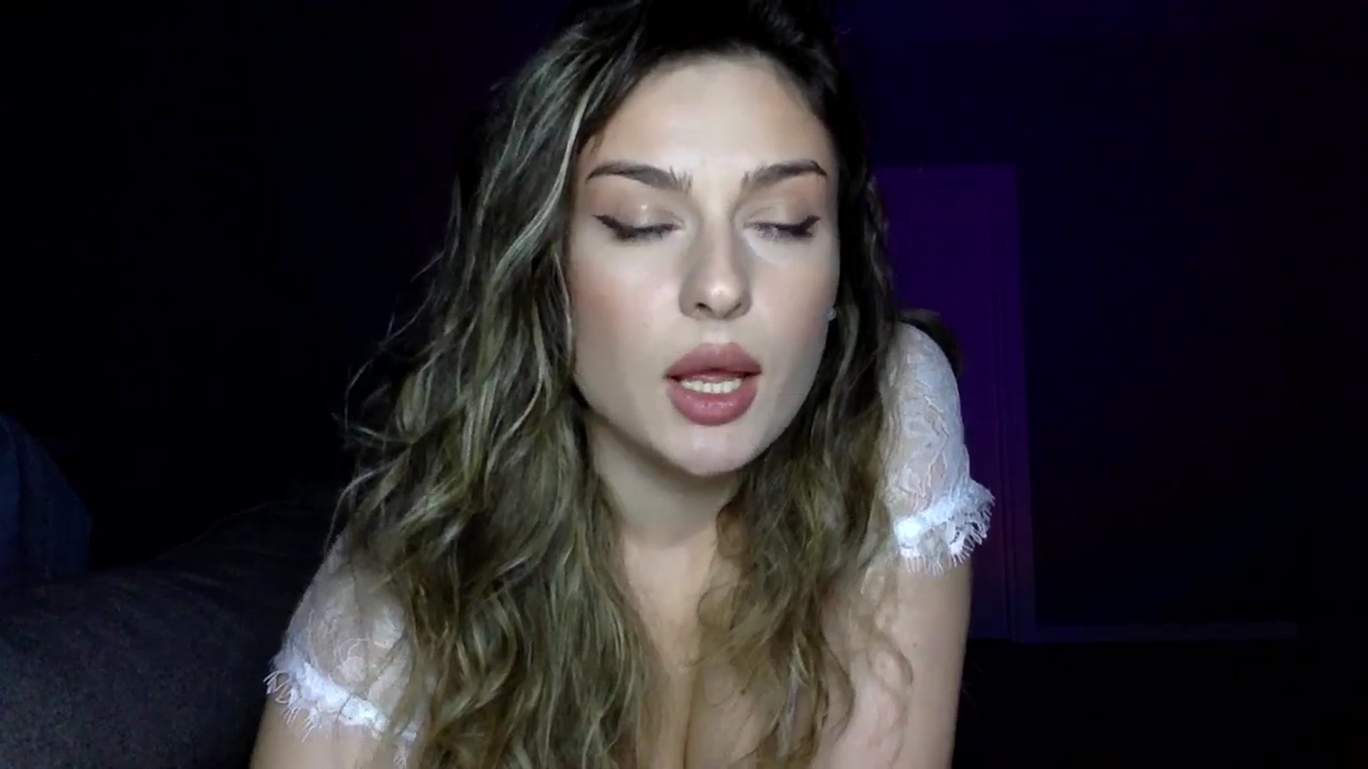 Gallery image thumbnail from SindiMoon's myfreecams stream on, 11/22/2025, 21:16 image 20 of 20