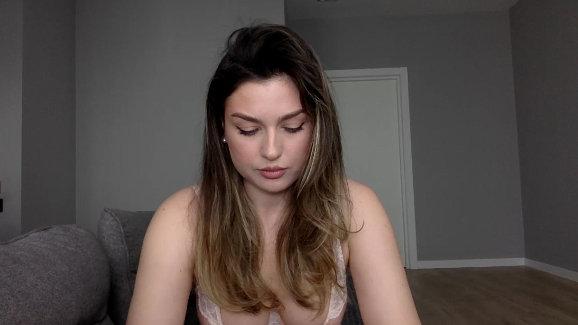 Gallery image thumbnail from SindiMoon's myfreecams stream on, 12/19/2025, 09:23 image 9 of 20