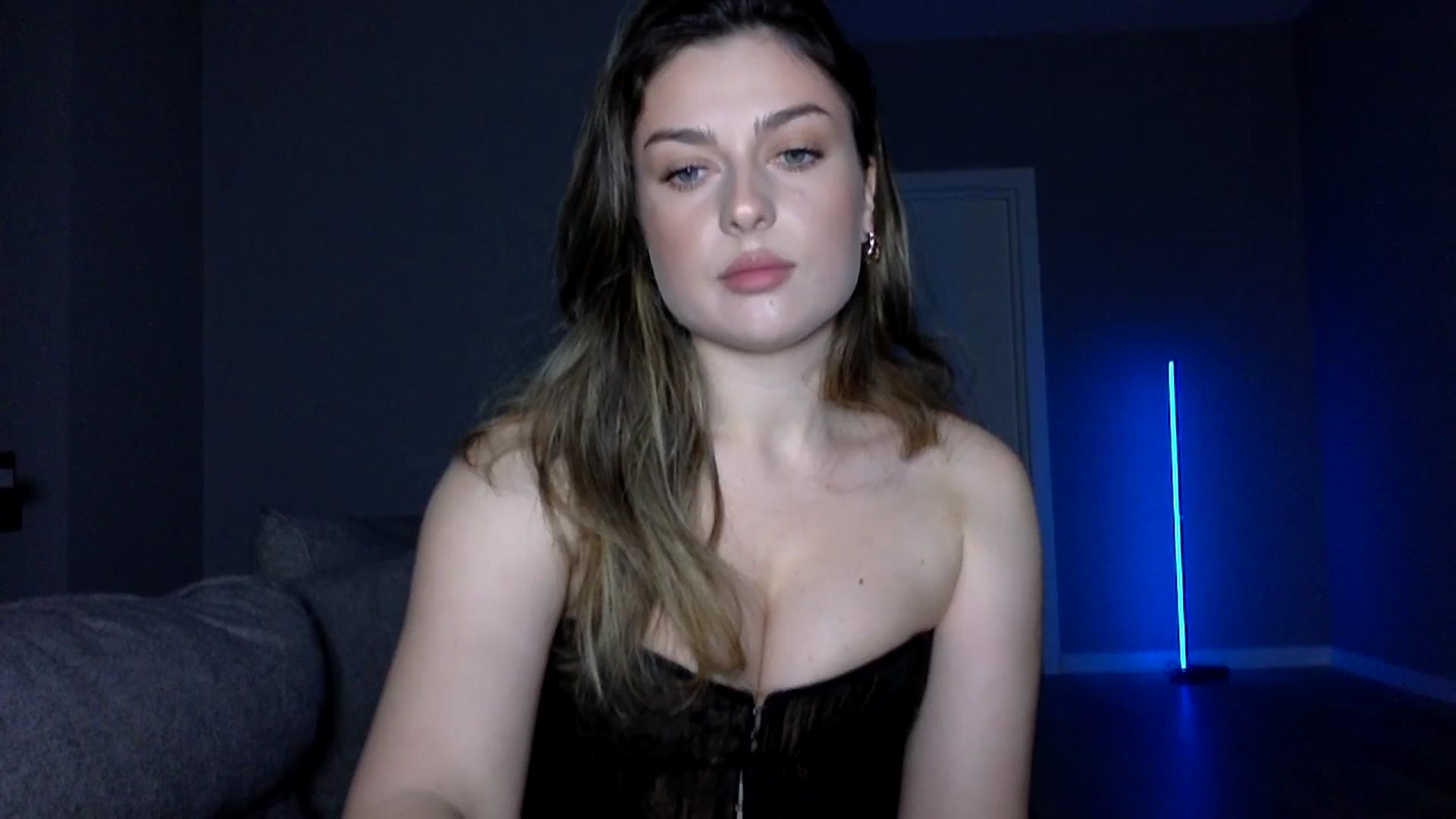 Gallery image thumbnail from SindiMoon's myfreecams stream on, 12/20/2025, 10:03 image 11 of 20