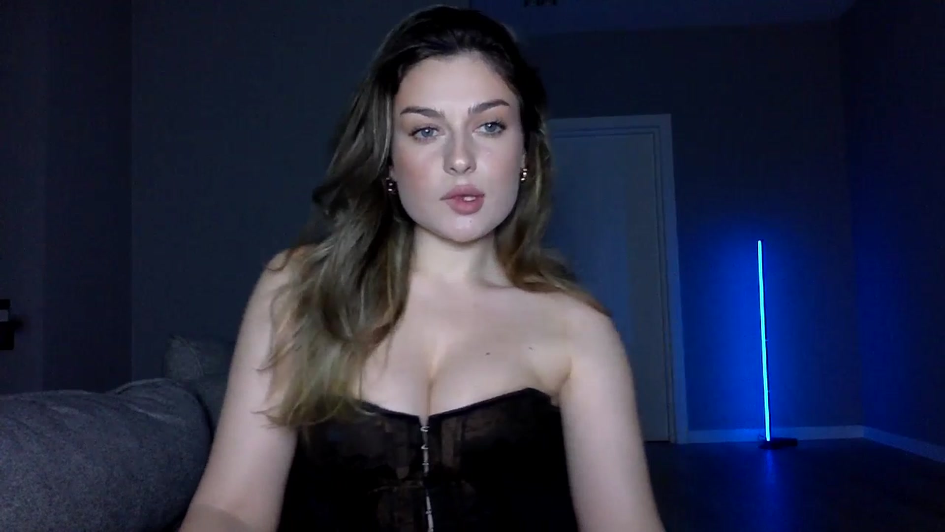Gallery image thumbnail from SindiMoon's myfreecams stream on, 12/20/2025, 10:03 image 2 of 20