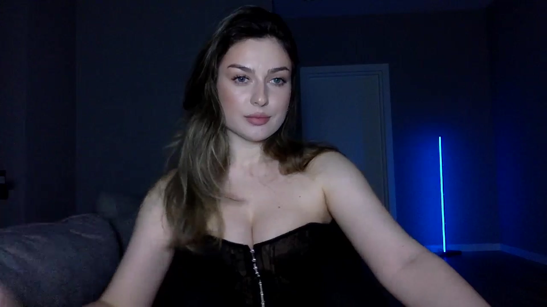 Gallery image thumbnail from SindiMoon's myfreecams stream on, 12/20/2025, 10:03 image 14 of 20