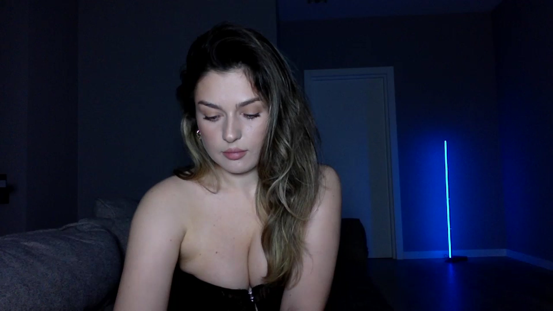 Gallery image thumbnail from SindiMoon's myfreecams stream on, 12/20/2025, 11:13 image 10 of 20