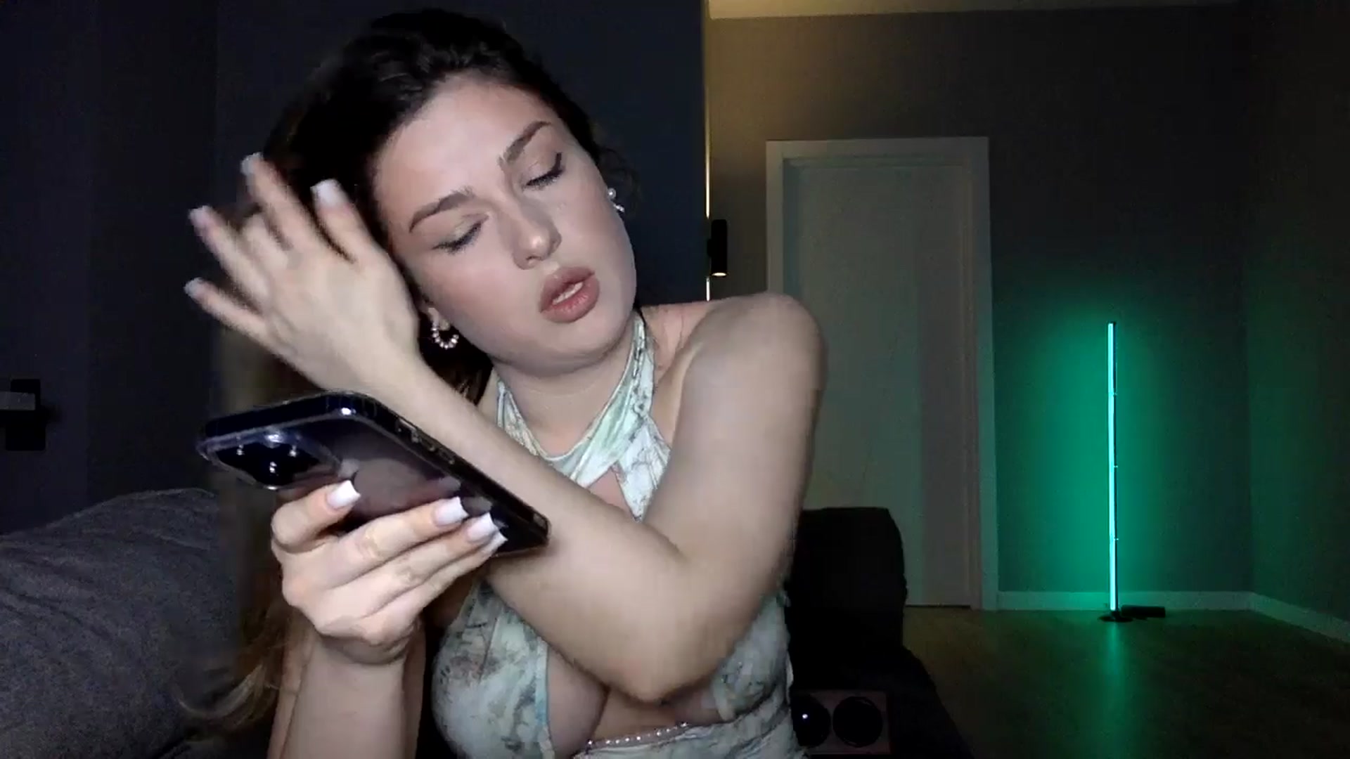 Gallery image thumbnail from SindiMoon's myfreecams stream on, 12/21/2025, 17:47 image 6 of 20
