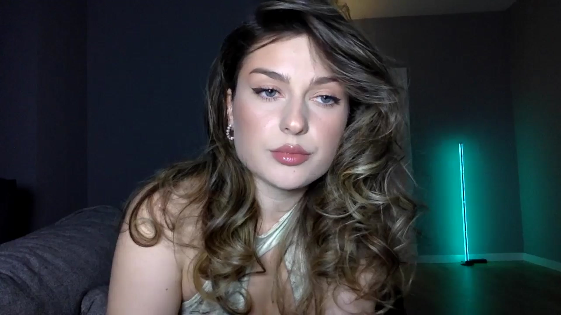 Gallery image thumbnail from SindiMoon's myfreecams stream on, 12/27/2025, 20:01 image 18 of 20