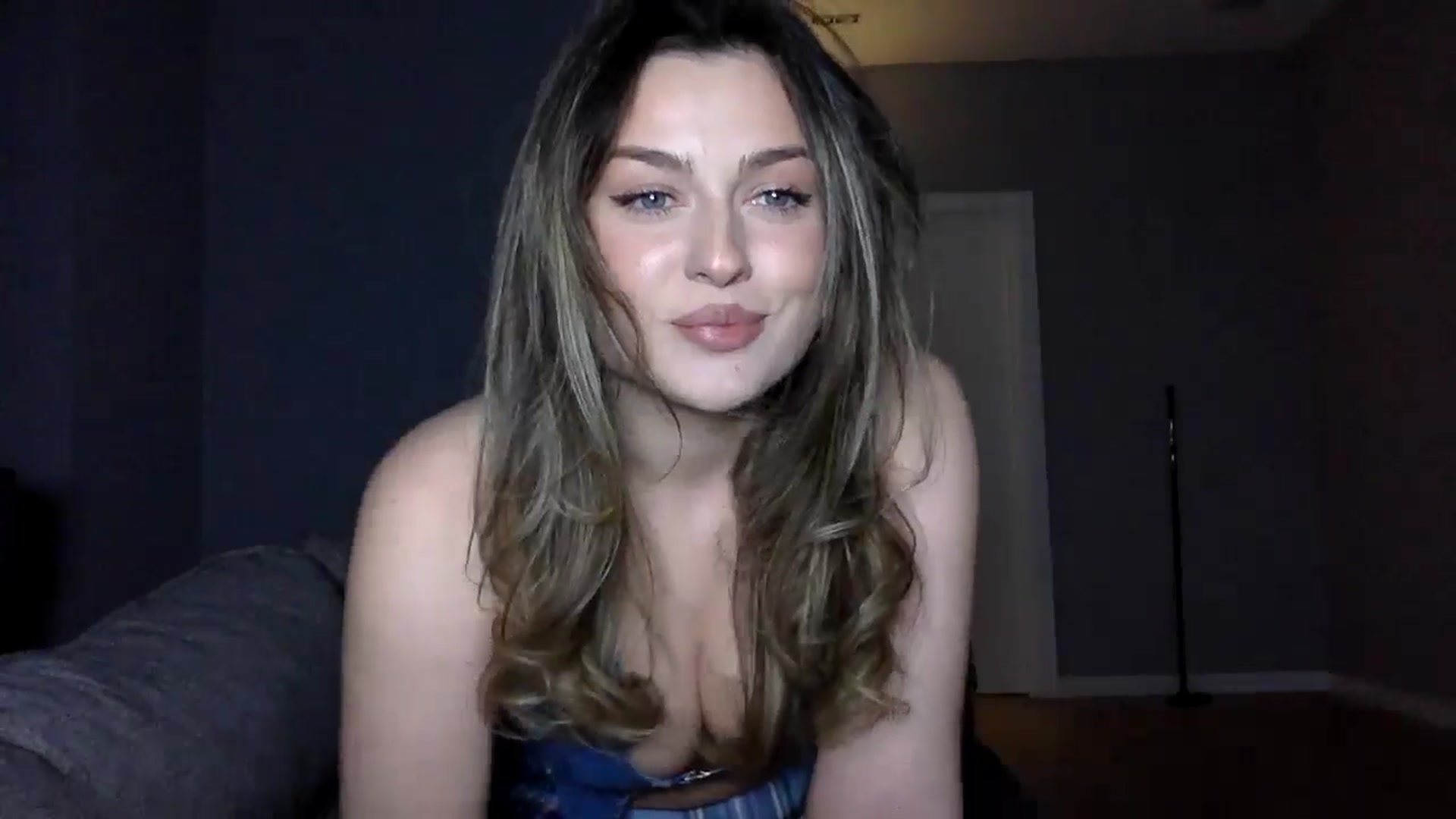 Gallery image thumbnail from SindiMoon's myfreecams stream on, 12/28/2025, 14:52 image 5 of 20