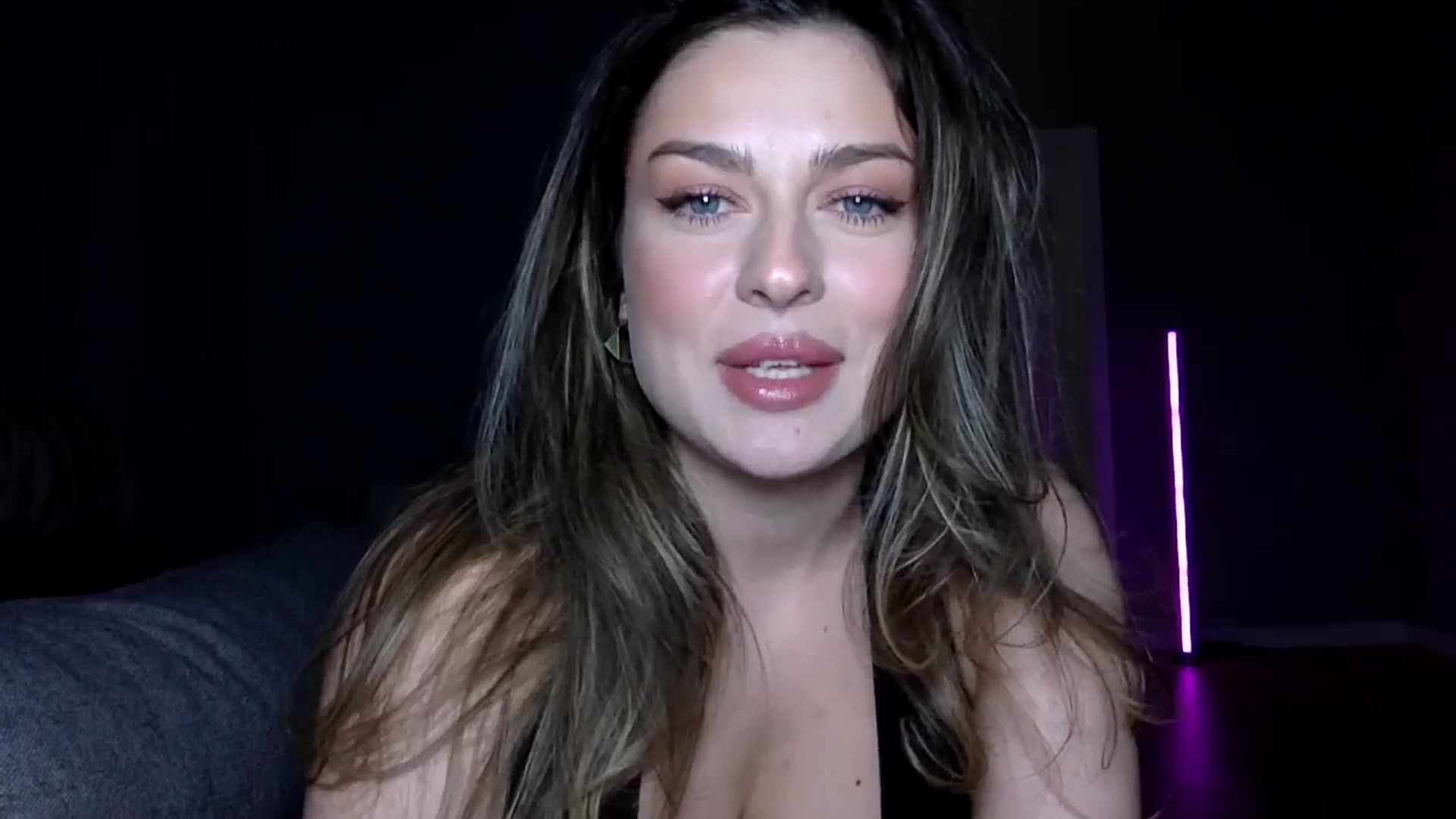 Gallery image thumbnail from SindiMoon's myfreecams stream on, 02/15/2026, 22:42 image 8 of 20