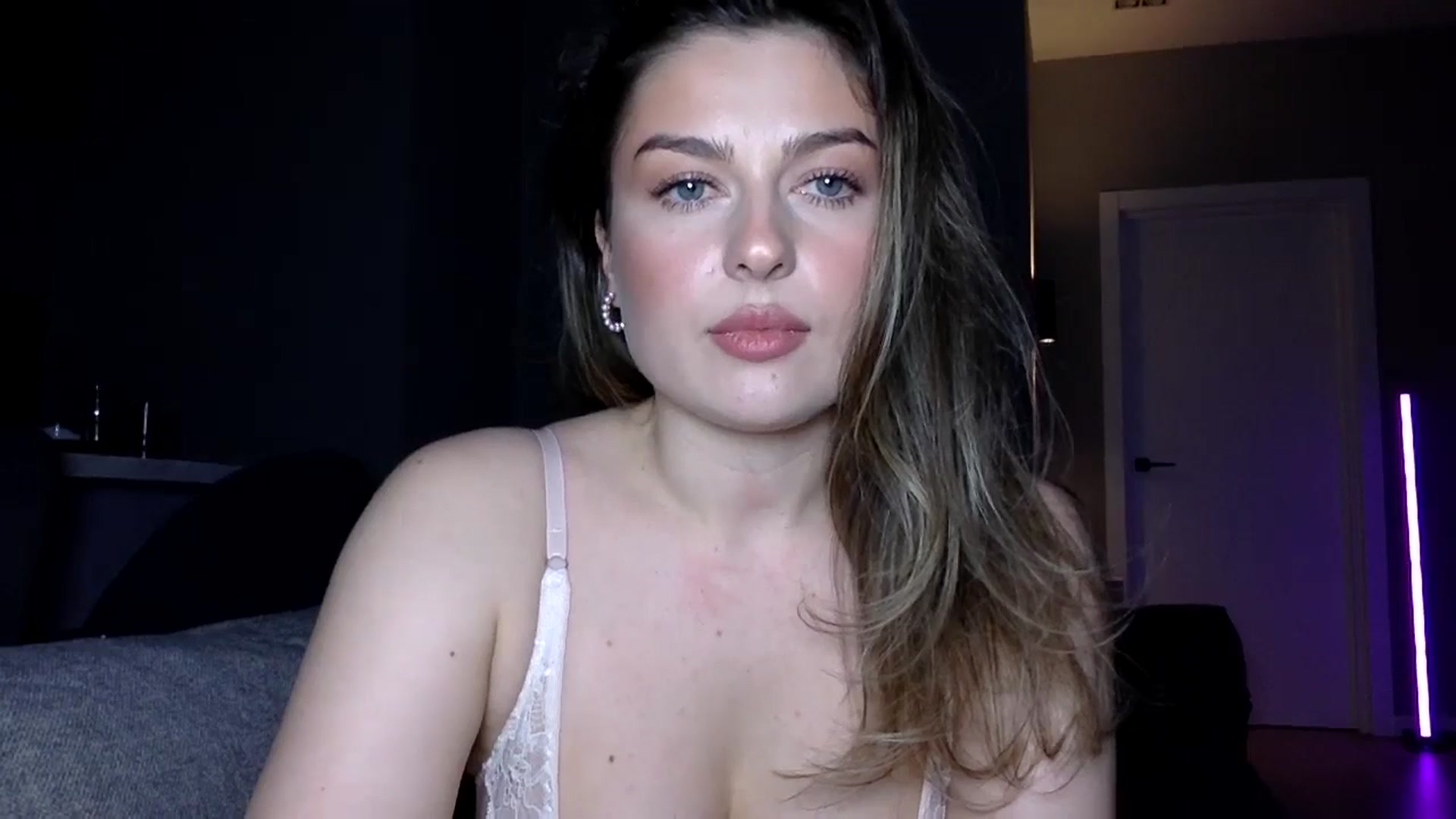 Gallery image thumbnail from SindiMoon's myfreecams stream on, 03/16/2026, 24:02 image 18 of 20