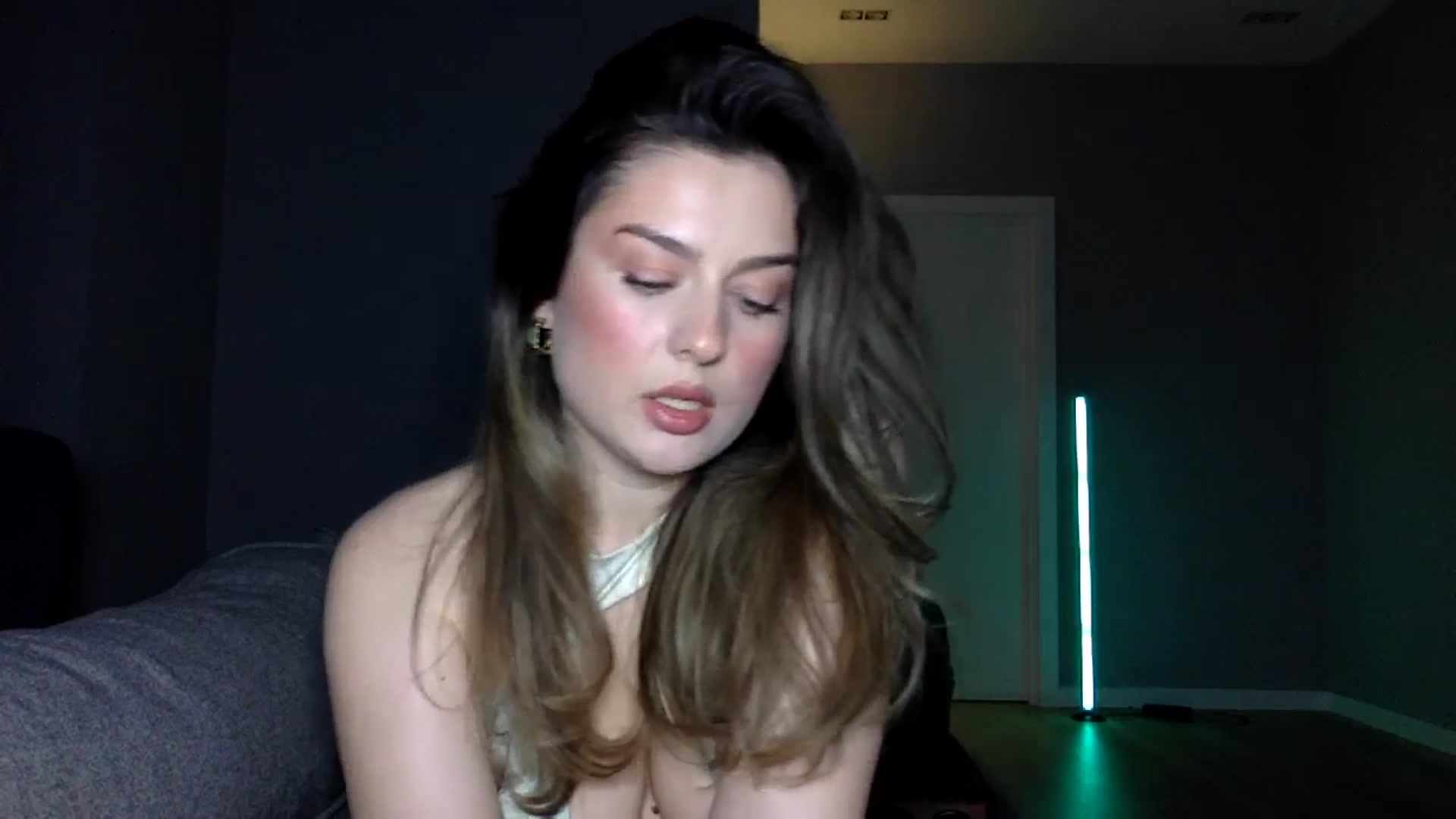 Gallery image thumbnail from SindiMoon's myfreecams stream on, 03/22/2026, 23:07 image 11 of 20