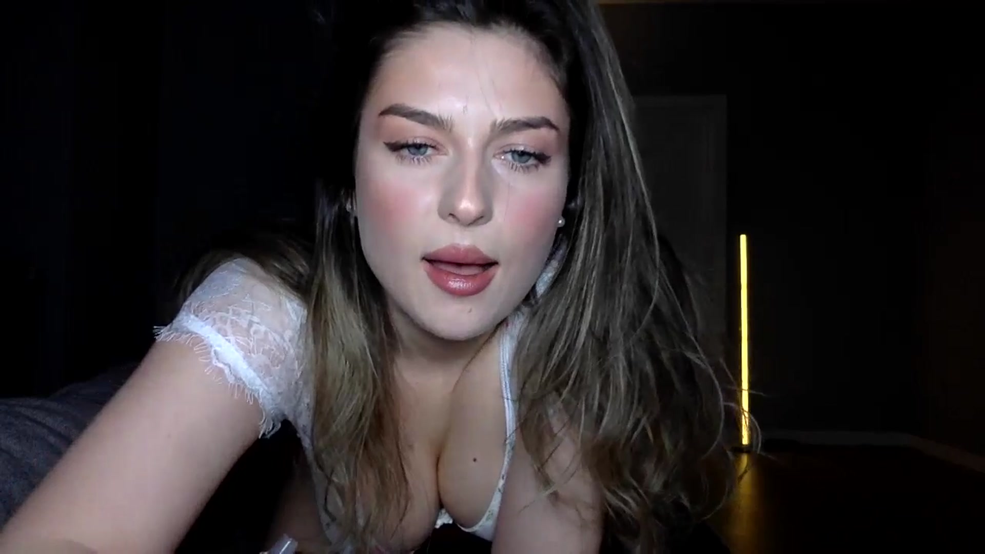 Gallery image thumbnail from SindiMoon's myfreecams stream on, 03/28/2026, 21:45 image 11 of 20