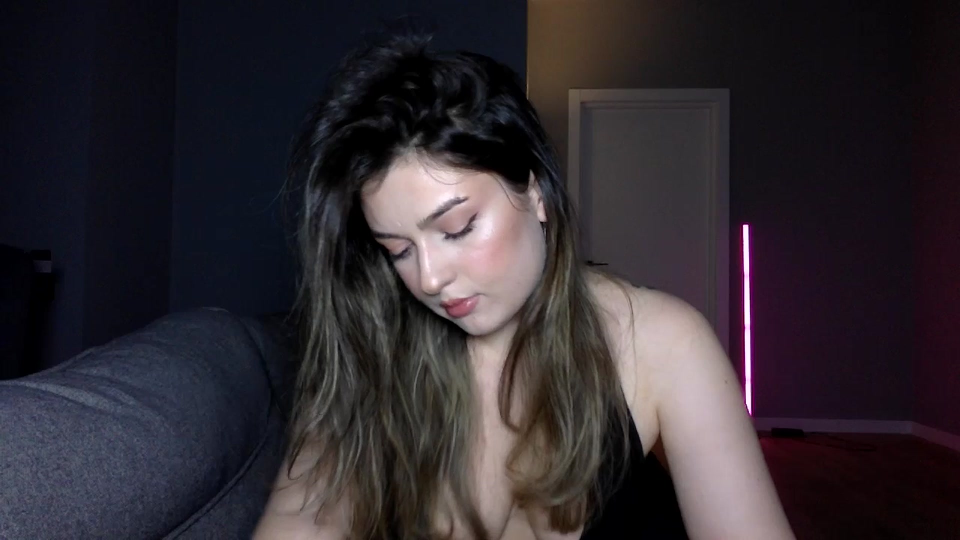 Gallery image thumbnail from SindiMoon's myfreecams stream on, 03/29/2026, 21:38 image 18 of 20