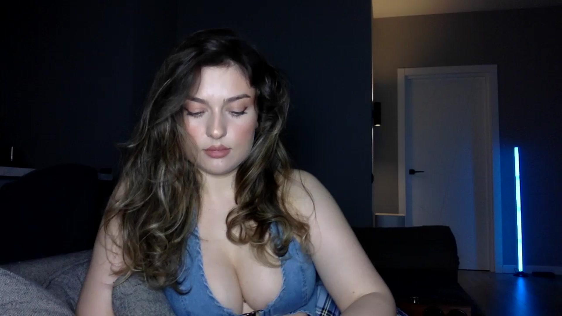 Gallery image thumbnail from SindiMoon's myfreecams stream on, 04/04/2026, 24:32 image 5 of 20