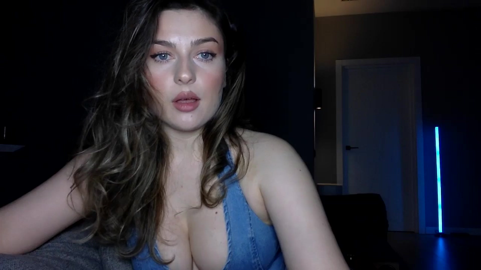 Gallery image thumbnail from SindiMoon's myfreecams stream on, 04/04/2026, 24:32 image 7 of 20
