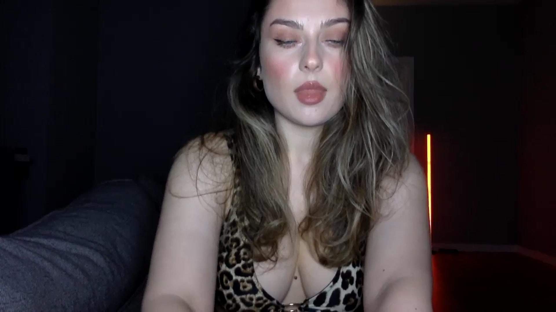 Gallery image thumbnail from SindiMoon's myfreecams stream on, 04/04/2026, 20:58 image 11 of 20