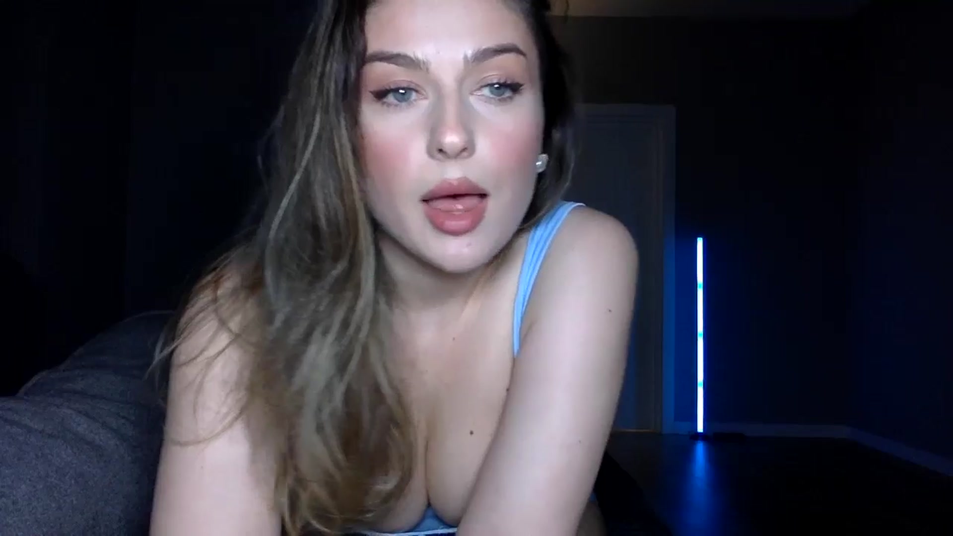 Gallery image thumbnail from SindiMoon's myfreecams stream on, 04/05/2026, 21:27 image 19 of 20