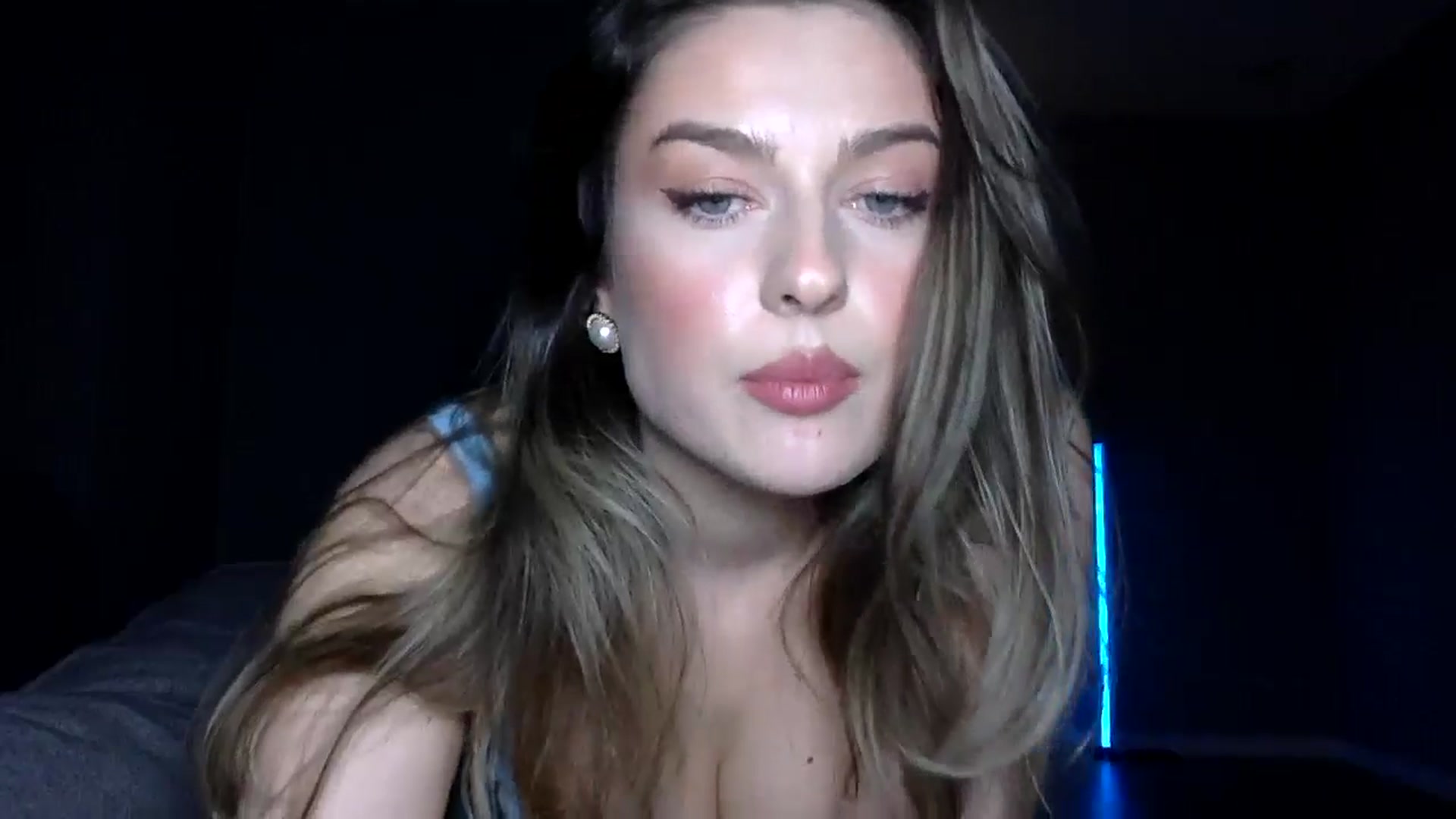 Gallery image thumbnail from SindiMoon's myfreecams stream on, 04/05/2026, 22:40 image 6 of 20