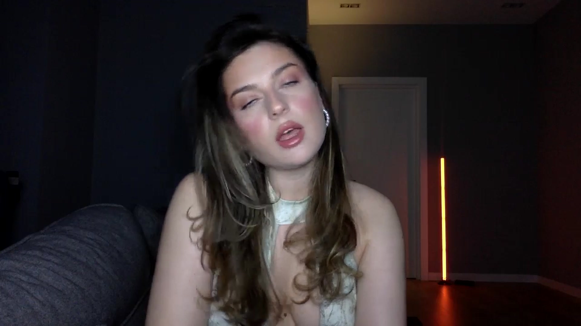 Gallery image thumbnail from SindiMoon's myfreecams stream on, 04/18/2026, 21:35 image 7 of 20
