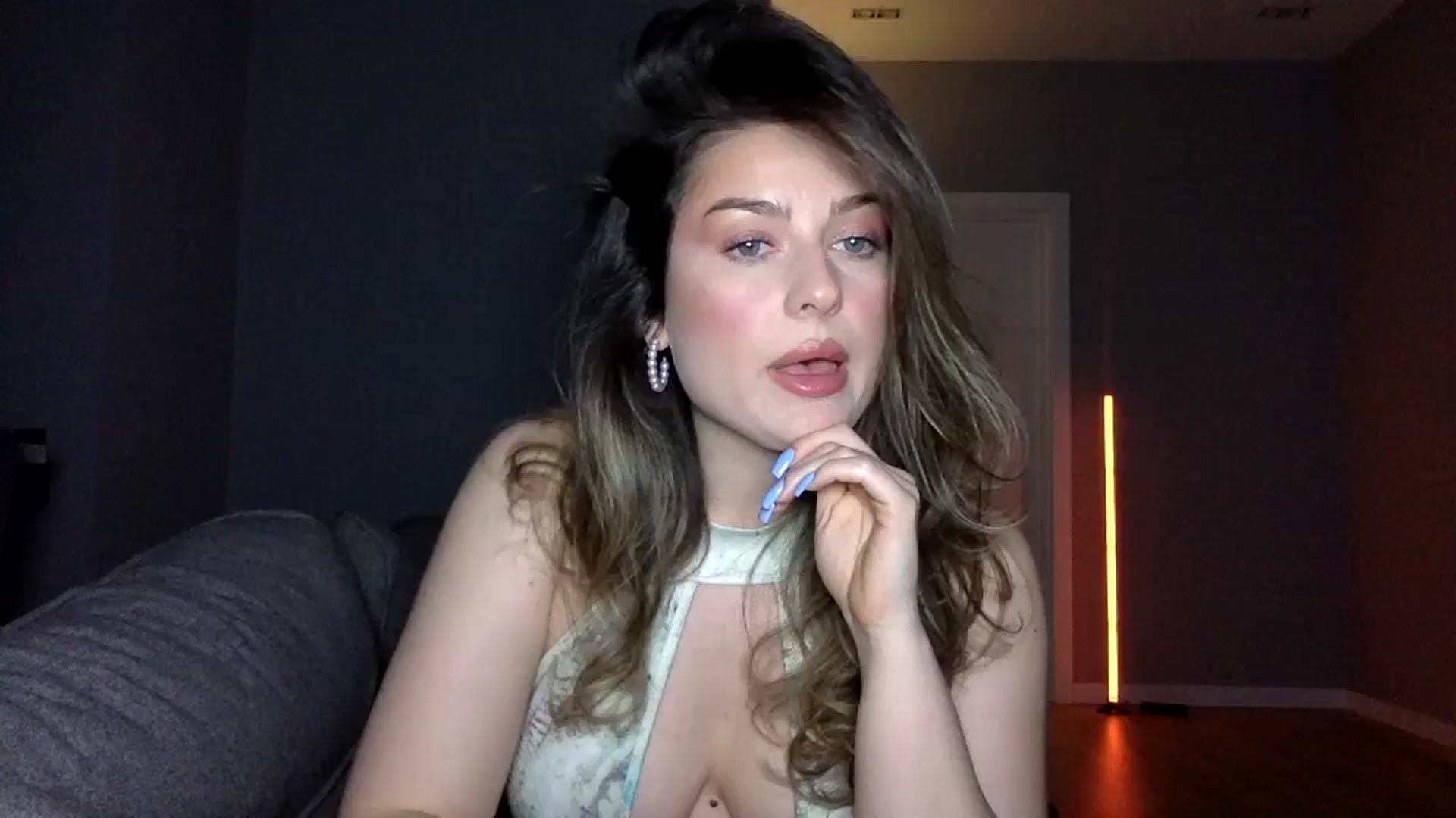 Gallery image thumbnail from SindiMoon's myfreecams stream on, 04/18/2026, 21:35 image 9 of 20