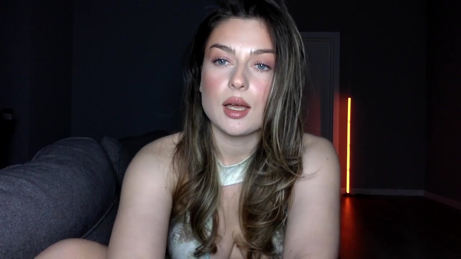 Gallery image thumbnail from SindiMoon's myfreecams stream on, 04/19/2026, 19:56 image 8 of 20