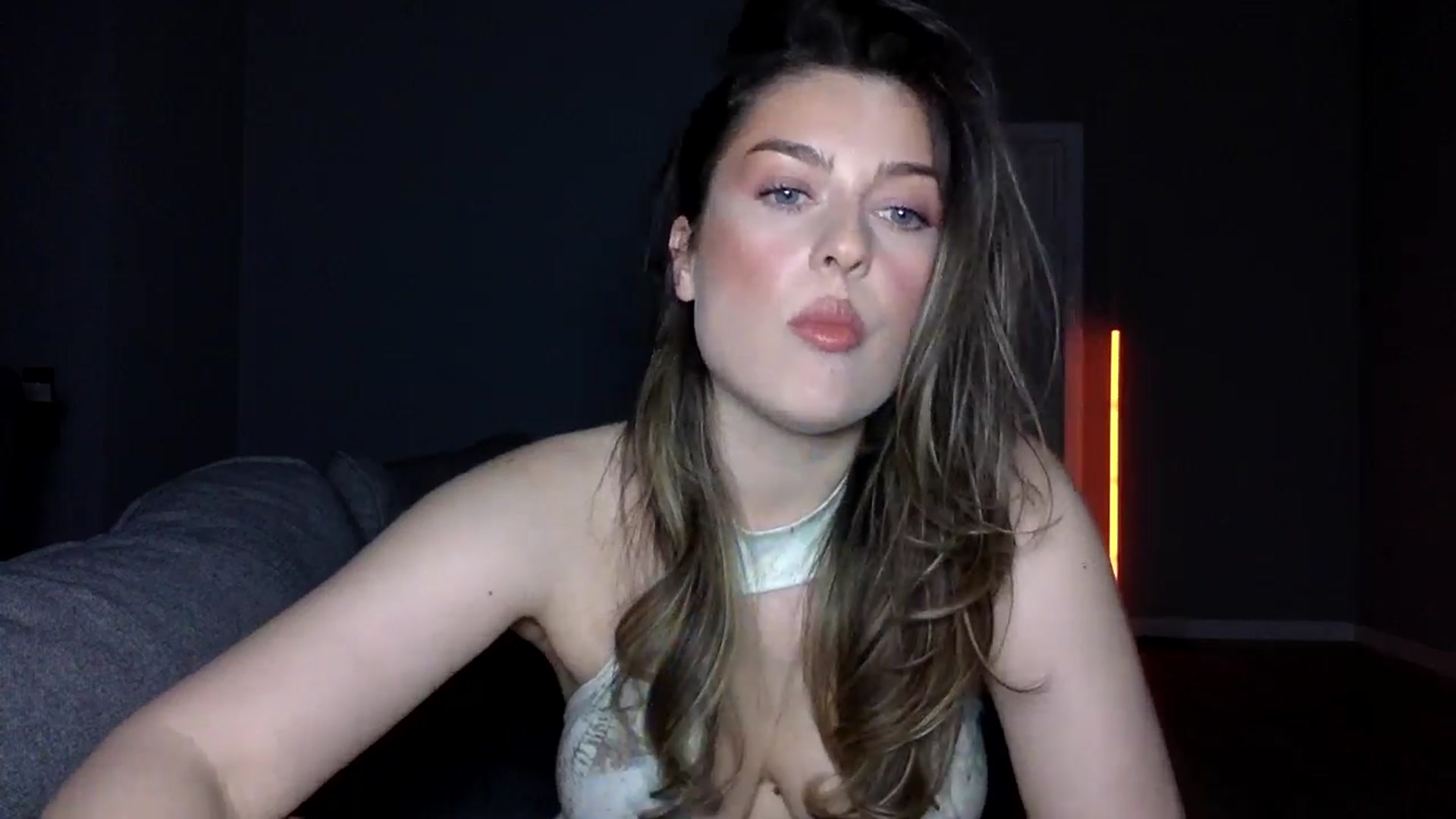 Gallery image thumbnail from SindiMoon's myfreecams stream on, 04/19/2026, 19:56 image 19 of 20