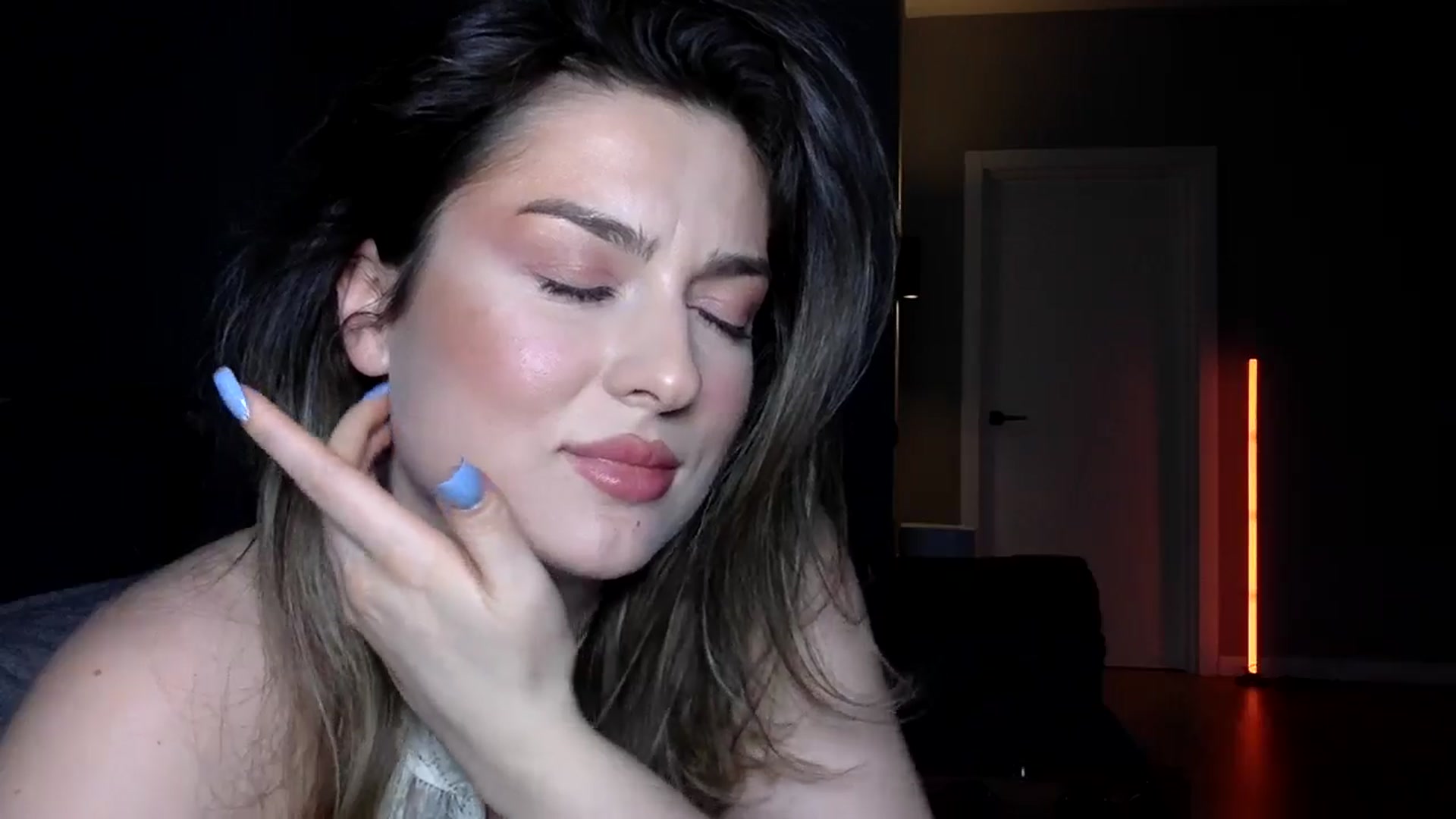 Gallery image thumbnail from SindiMoon's myfreecams stream on, 04/20/2026, 24:31 image 19 of 20