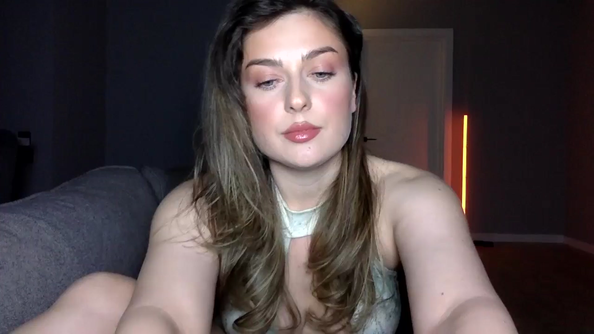 Gallery image thumbnail from SindiMoon's myfreecams stream on, 04/20/2026, 24:31 image 1 of 20