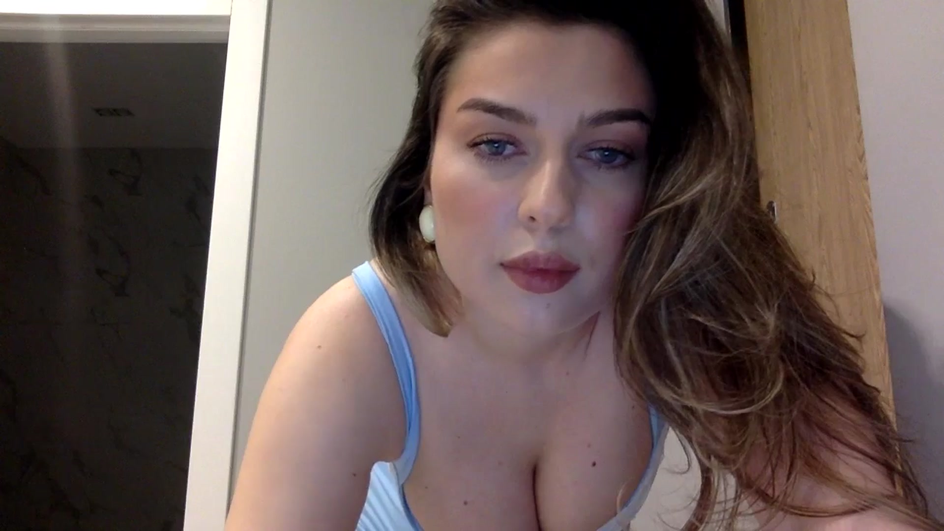Gallery image thumbnail from SindiMoon's myfreecams stream on, 04/26/2026, 22:29 image 15 of 20
