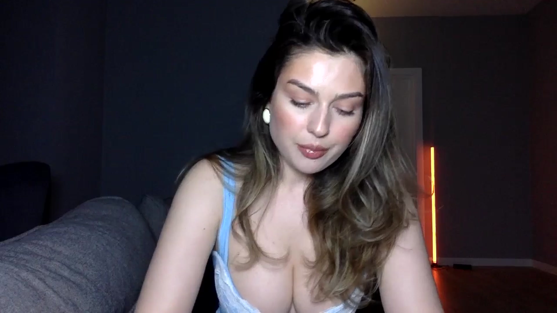 Gallery image thumbnail from SindiMoon's myfreecams stream on, 04/27/2026, 01:44 image 3 of 20