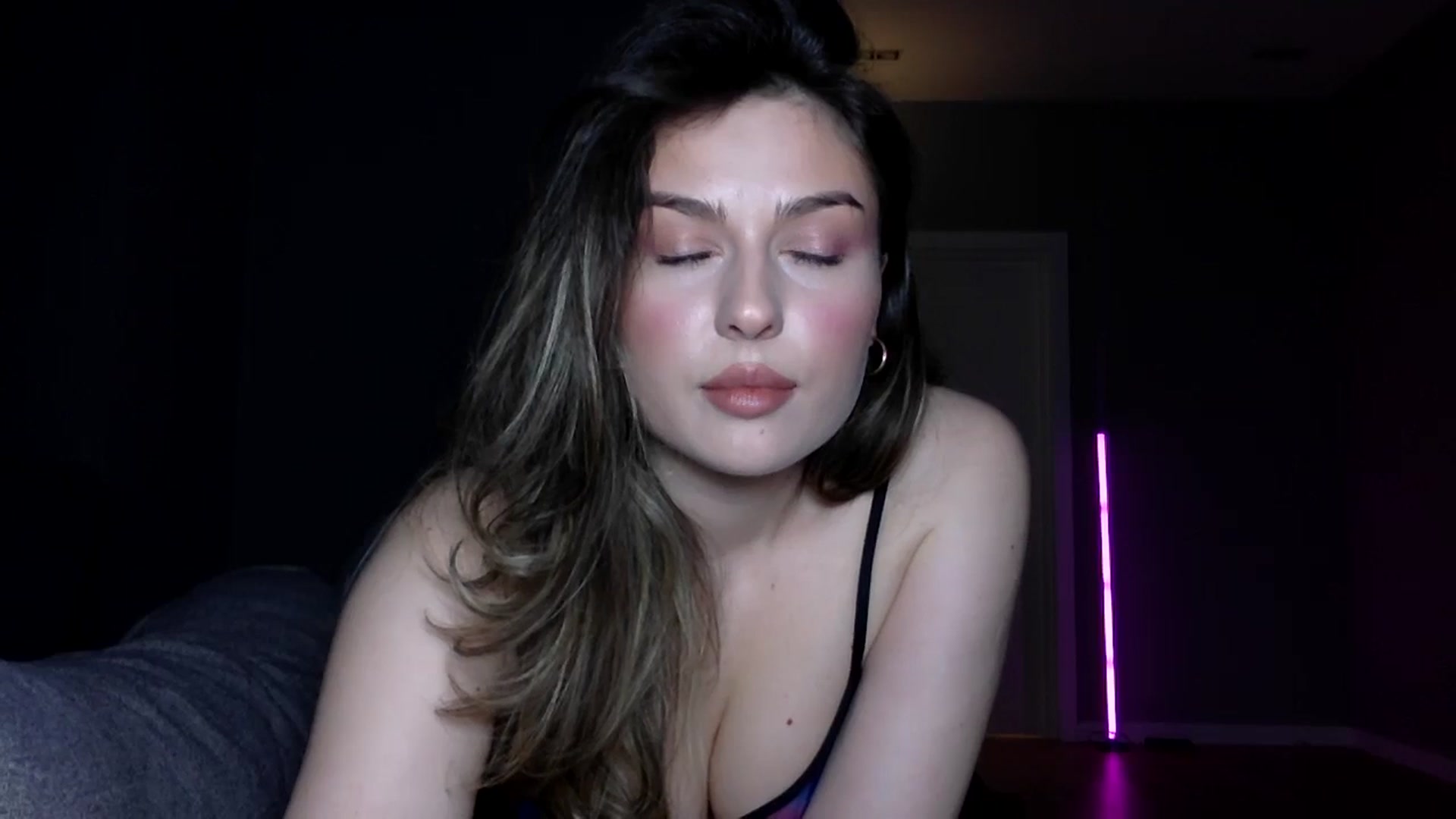 Gallery image thumbnail from SindiMoon's myfreecams stream on, 05/01/2026, 20:10 image 6 of 20