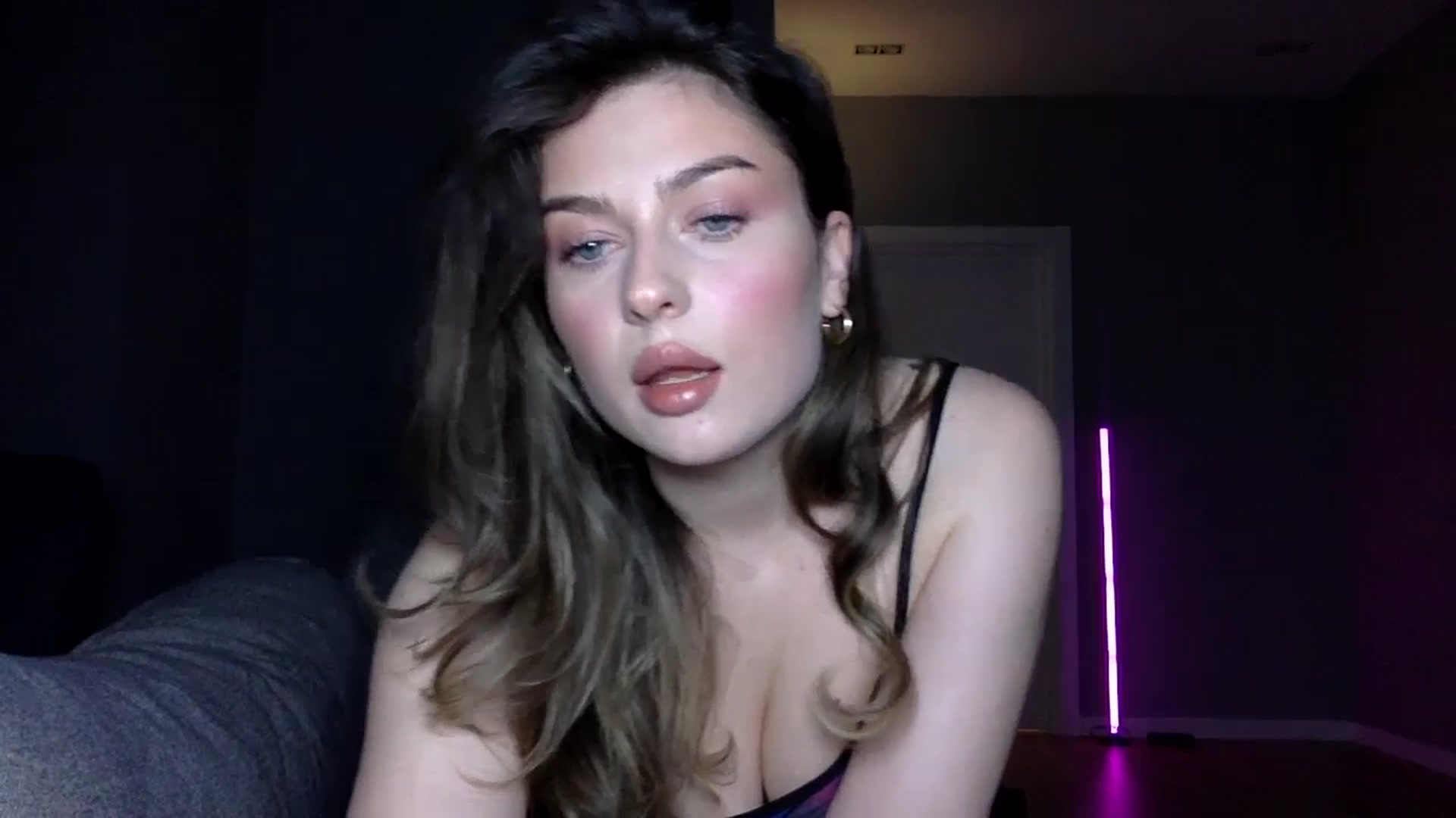 Gallery image thumbnail from SindiMoon's myfreecams stream on, 05/01/2026, 20:10 image 5 of 20