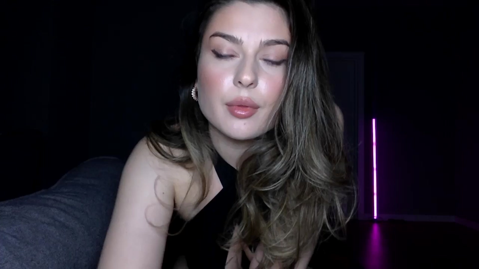 Gallery image thumbnail from SindiMoon's myfreecams stream on, 05/03/2026, 22:16 image 7 of 20