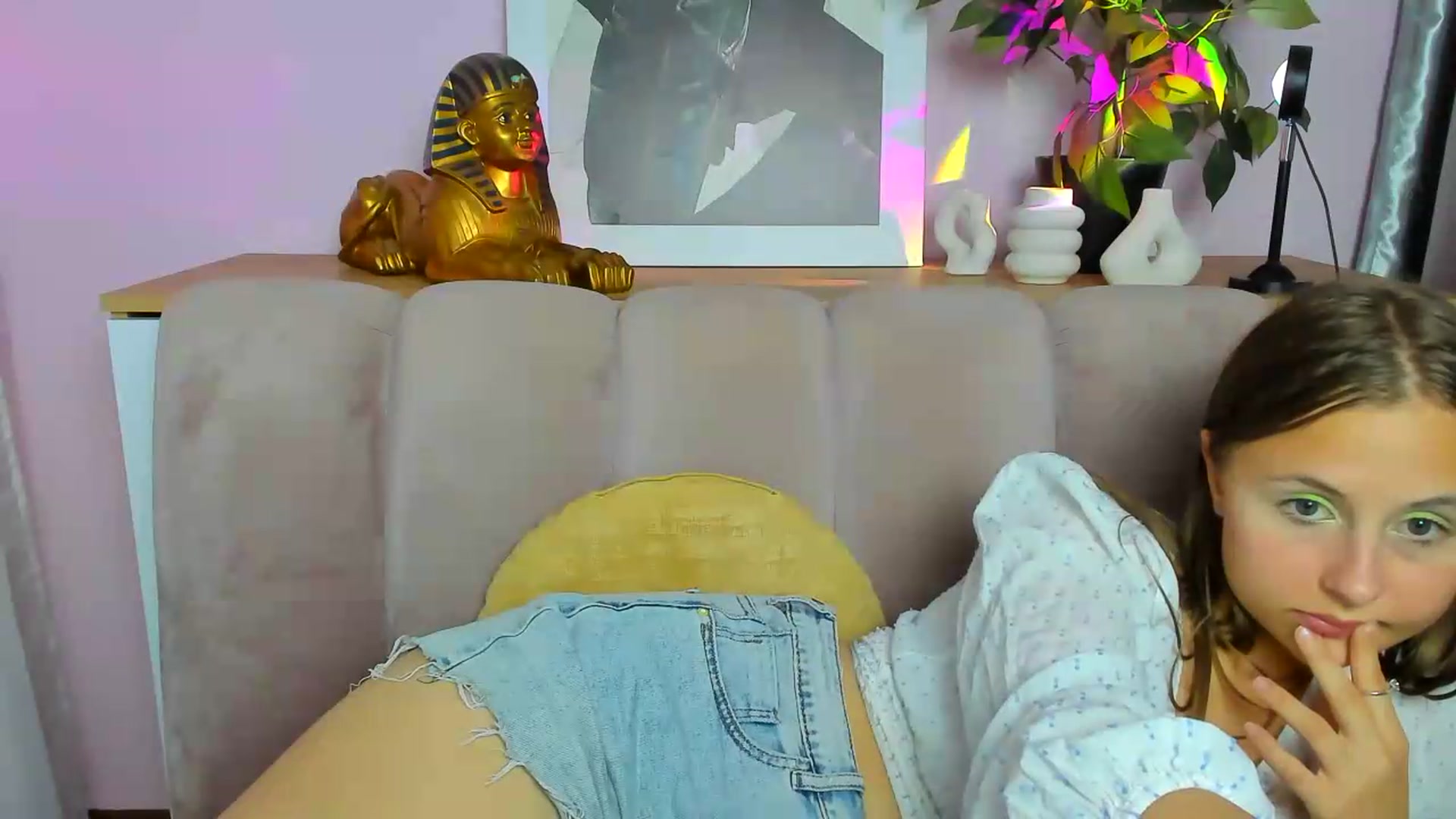 Gallery image thumbnail from SindyBriks's myfreecams stream on, 08/19/2026, 14:17 image 17 of 20