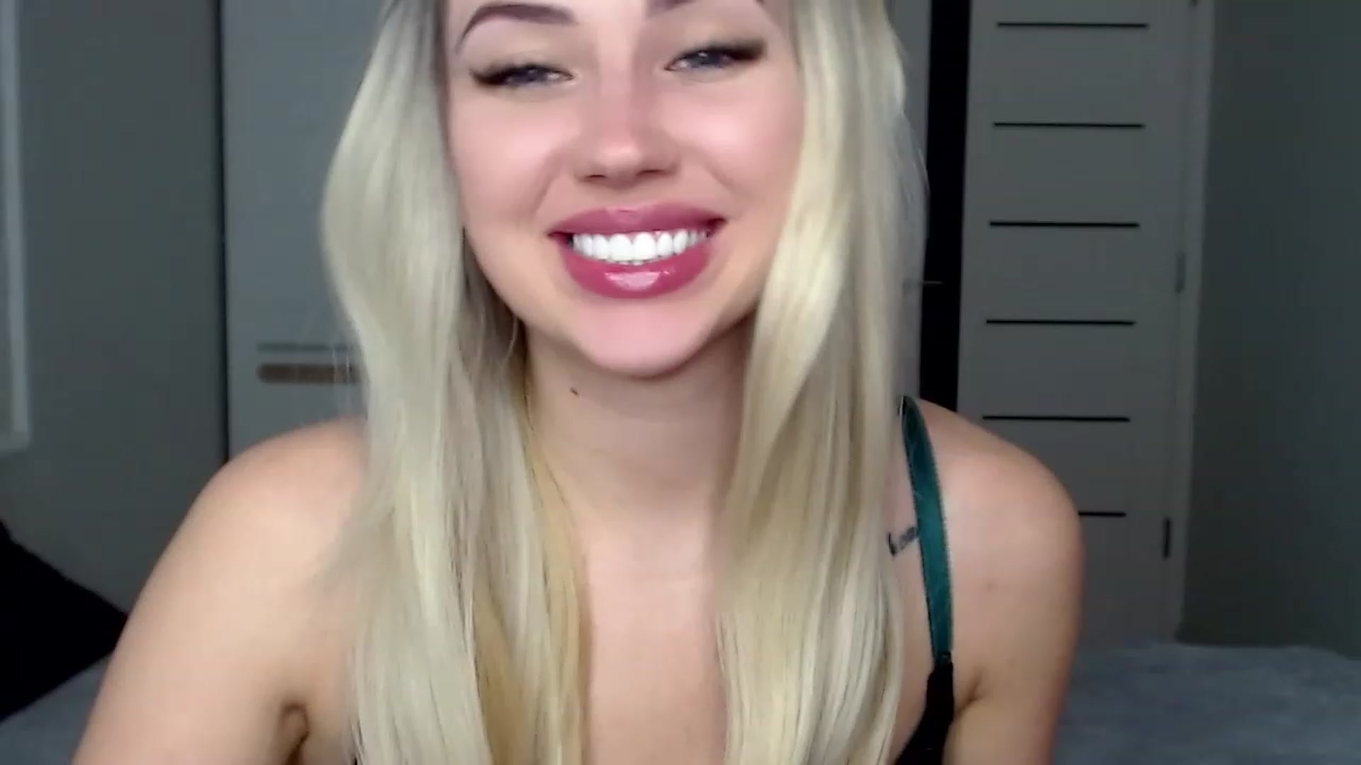 Gallery image thumbnail from SinfulAngelll's myfreecams stream on, 04/16/2023, 12:57 image 7 of 20